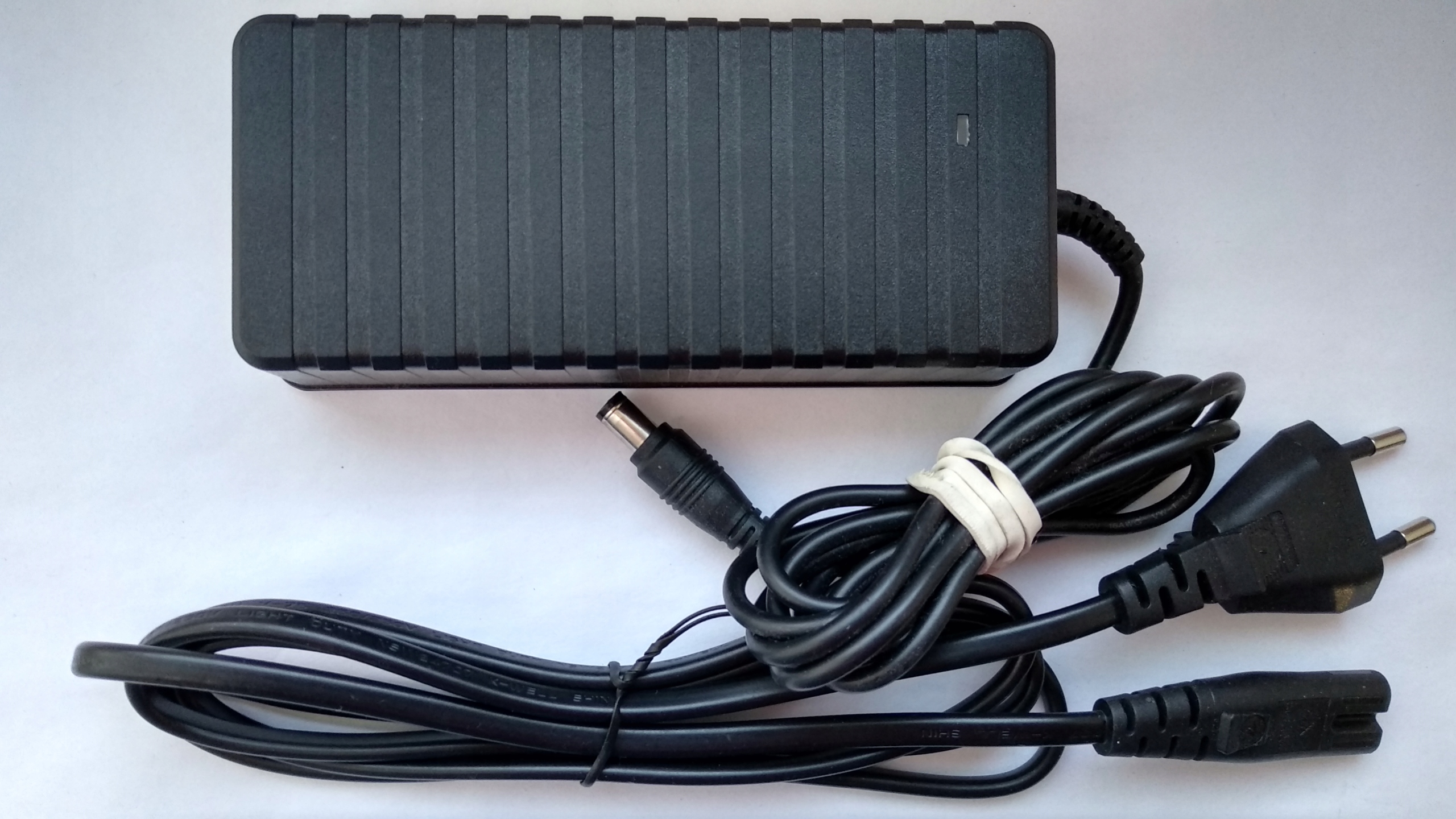 ZAMIENNY ZASILACZ HORIZON UPC 12V 5A WTYK 6,3x2,8 Marka Inna