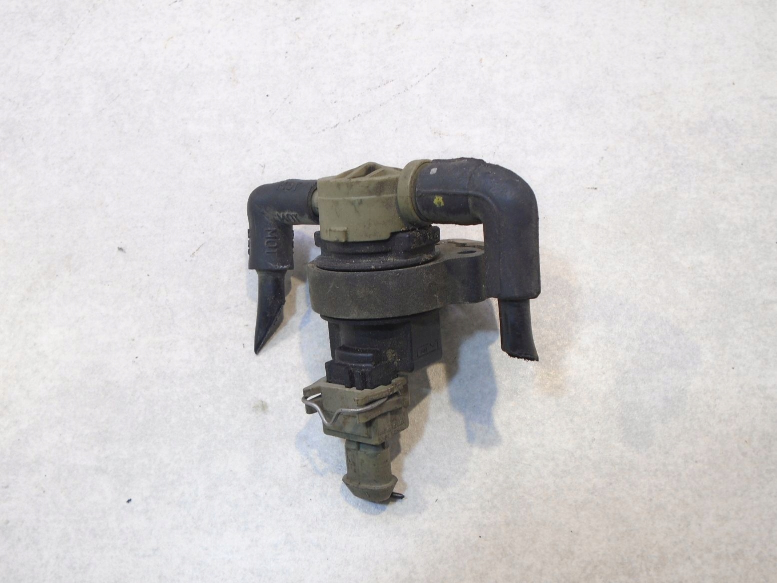 ZAWÓR PODCIŚNIENIA MERCEDES W203 2.0 0004701693