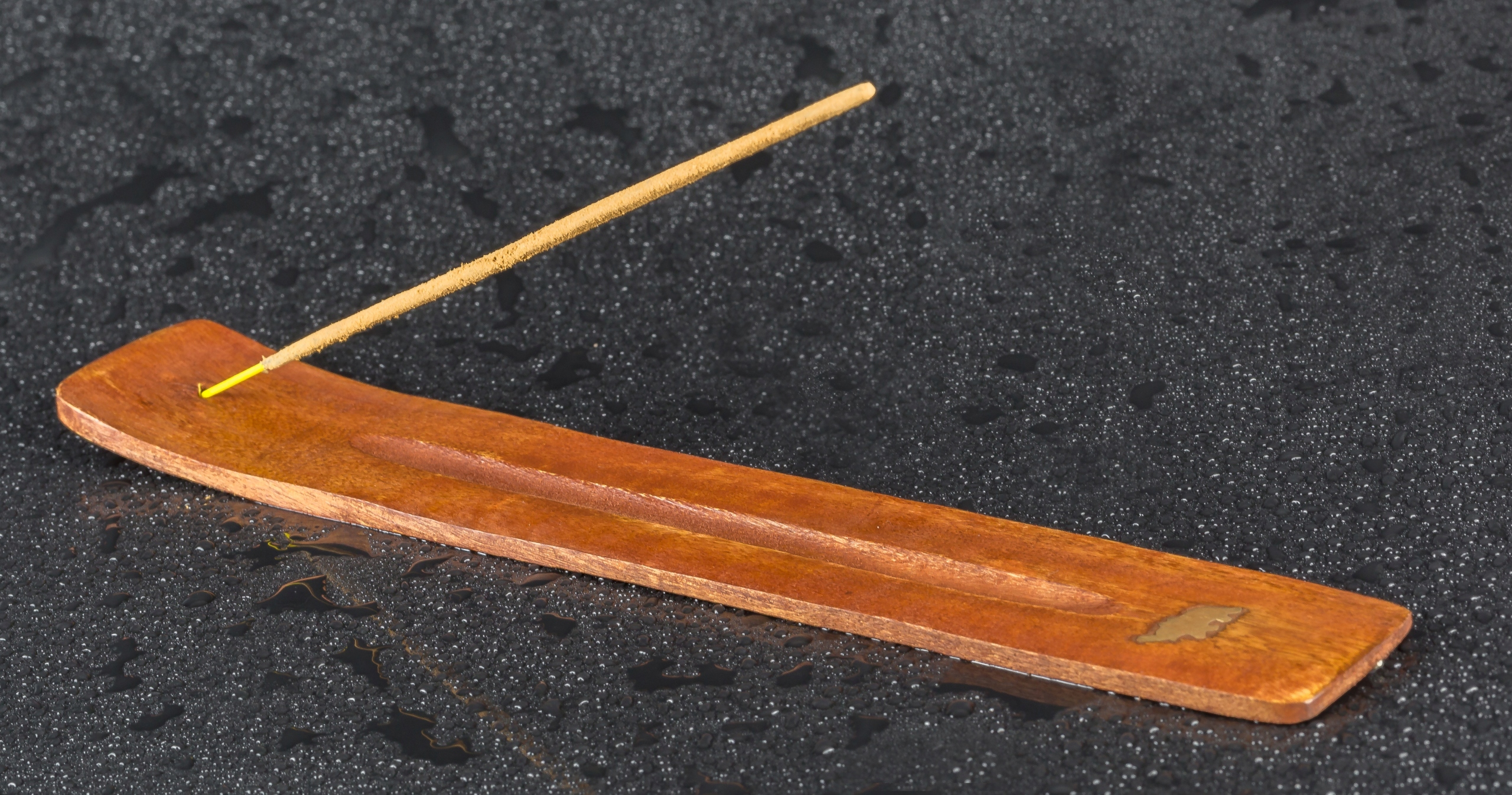 PODSTAWKA POD KADZIDEŁKA NARTA Z MANGOWCA Marka Navia