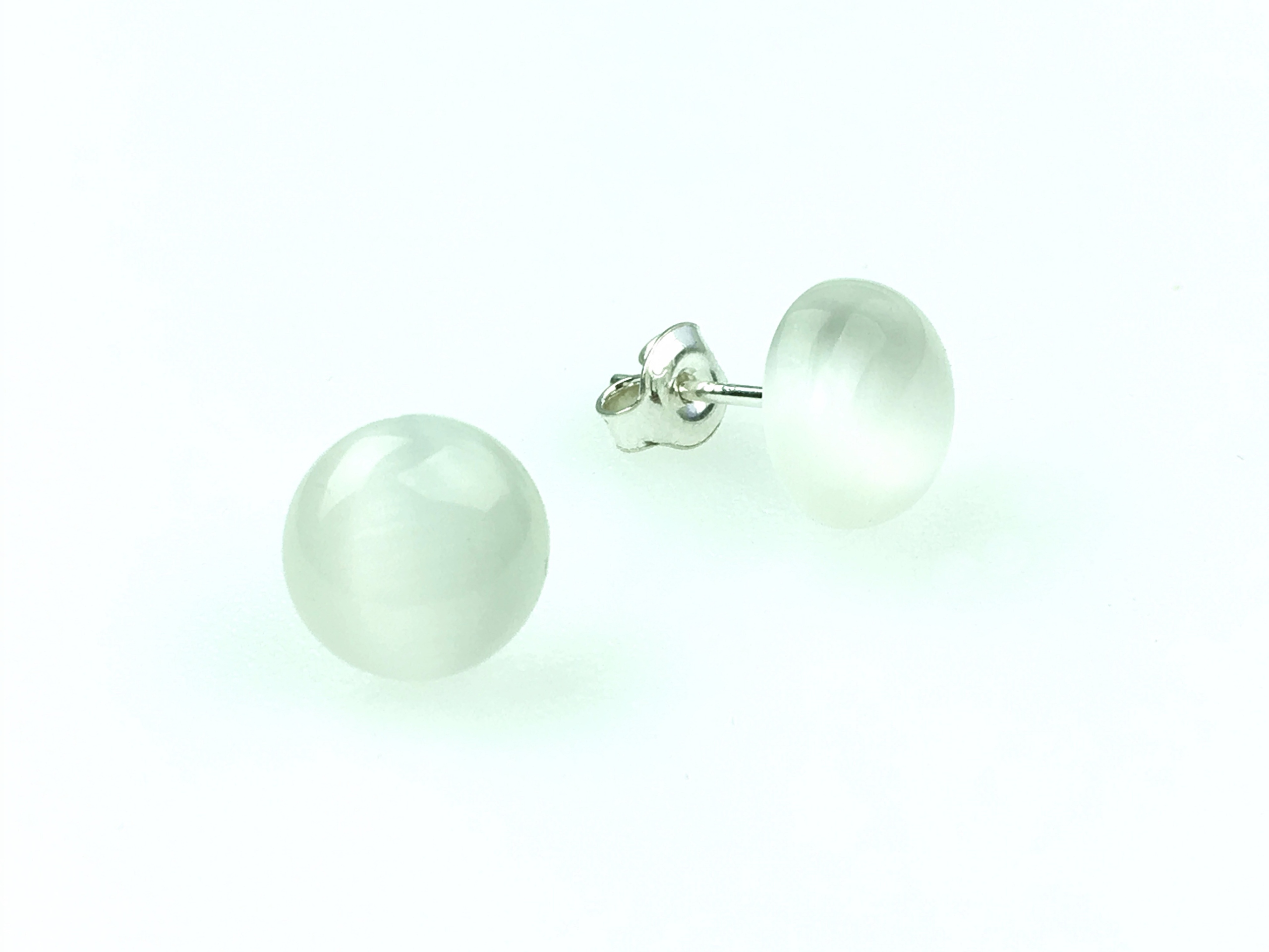 

kolczyki białe kocie oko srebrne pr 925 10mm