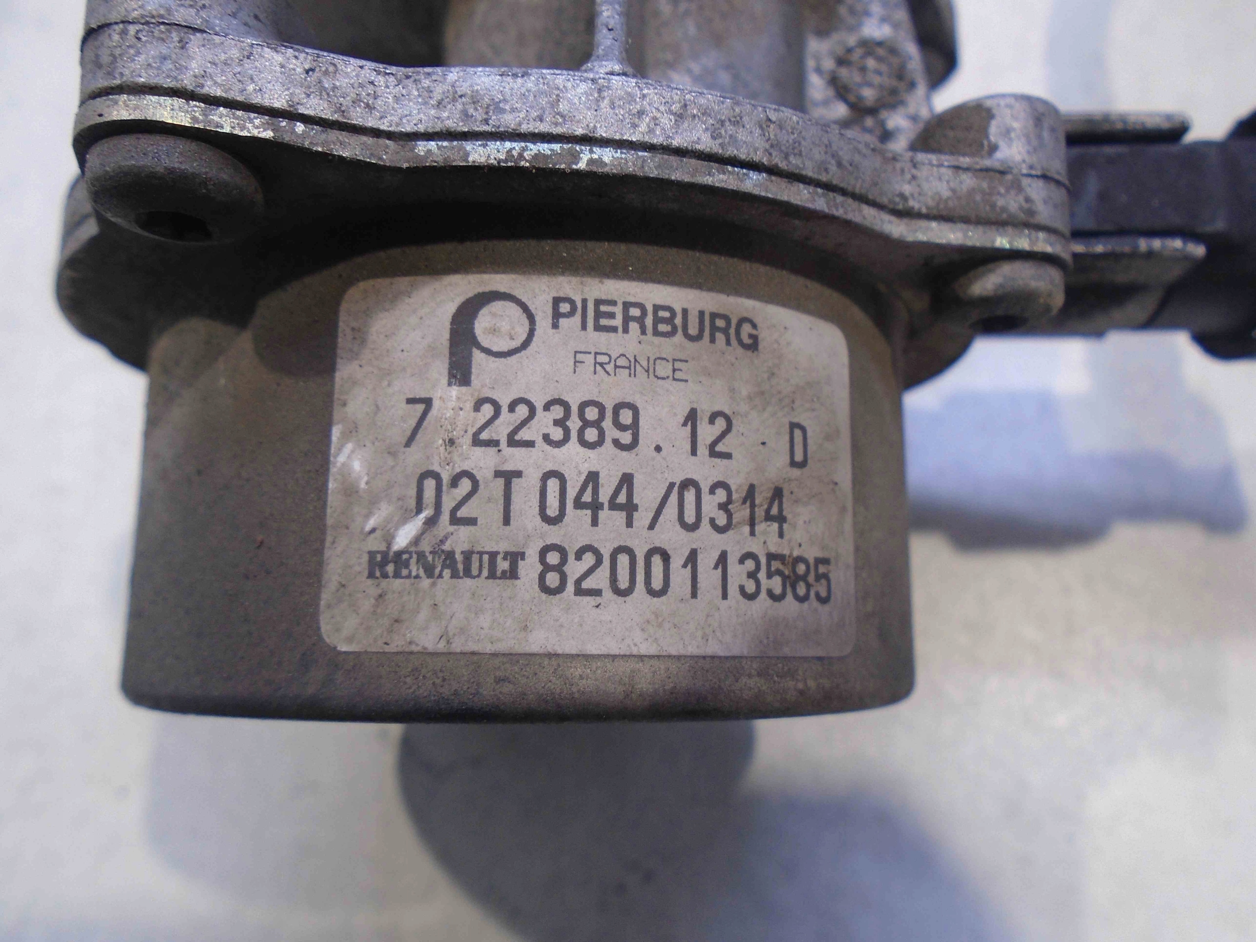 насос вакум renault CLIO 1.5 8200113585