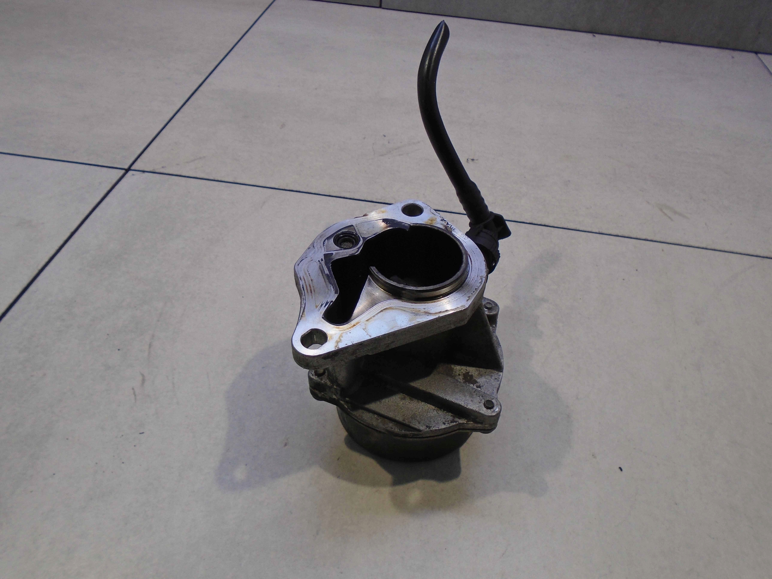 насос вакум renault CLIO 1.5 8200113585