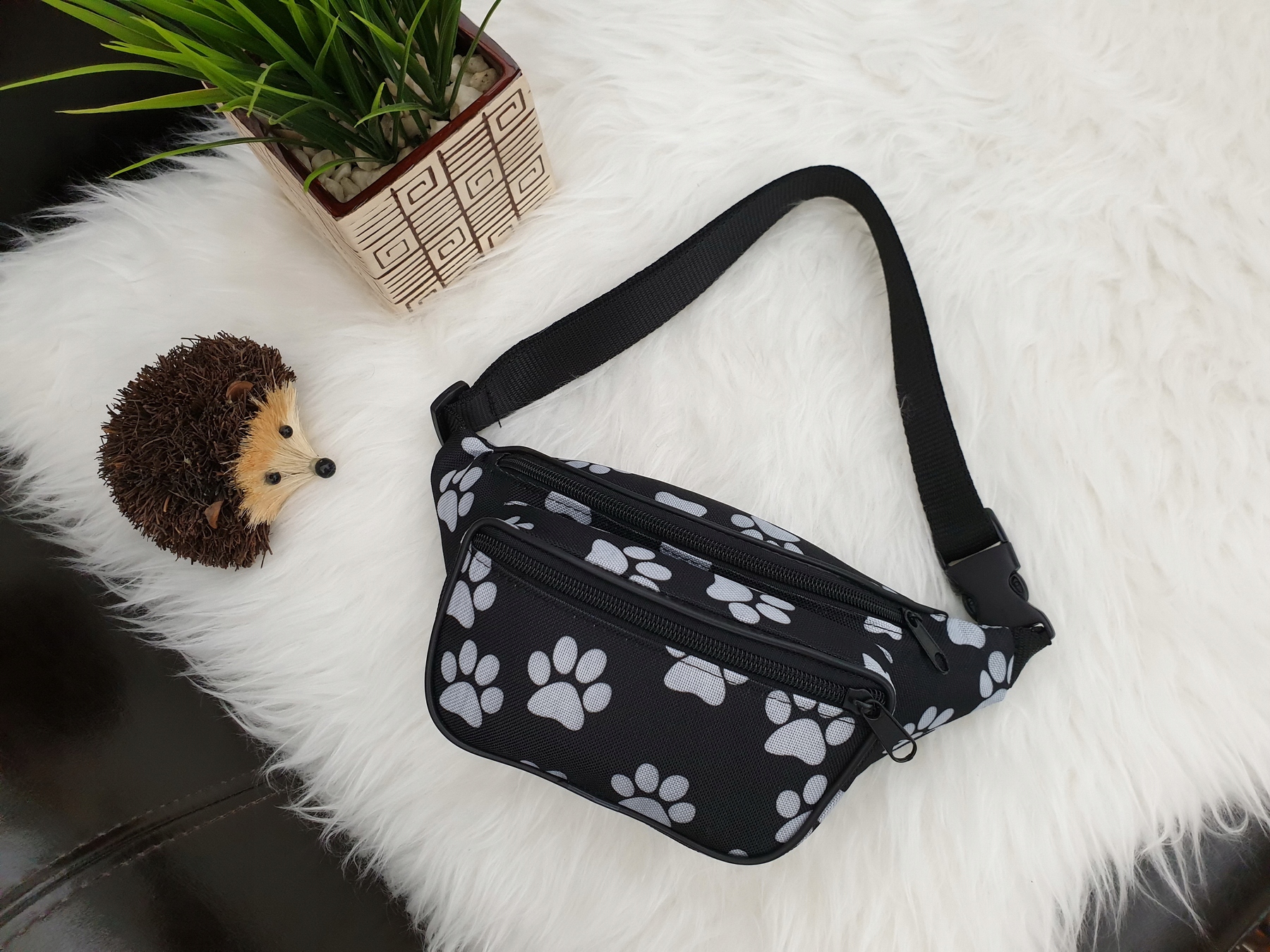 NERKA saszetka damska w psie łapki SZCZENIACZKA Typ nerka