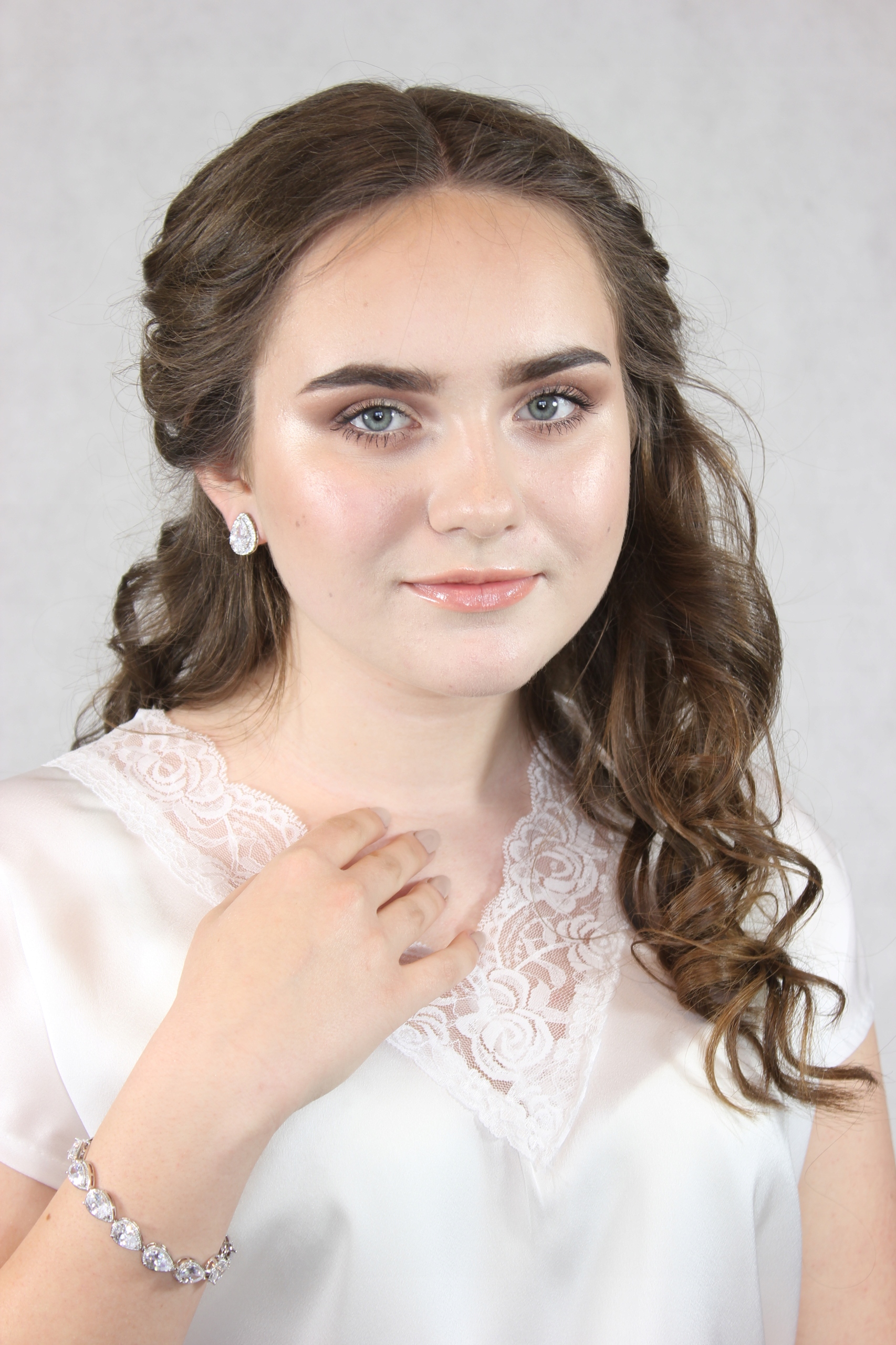 EKSKLUZYWNE KOLCZYKI, DIAMENTOWE CYRKONIE, PIĘKNE Materiał Posrebrzany