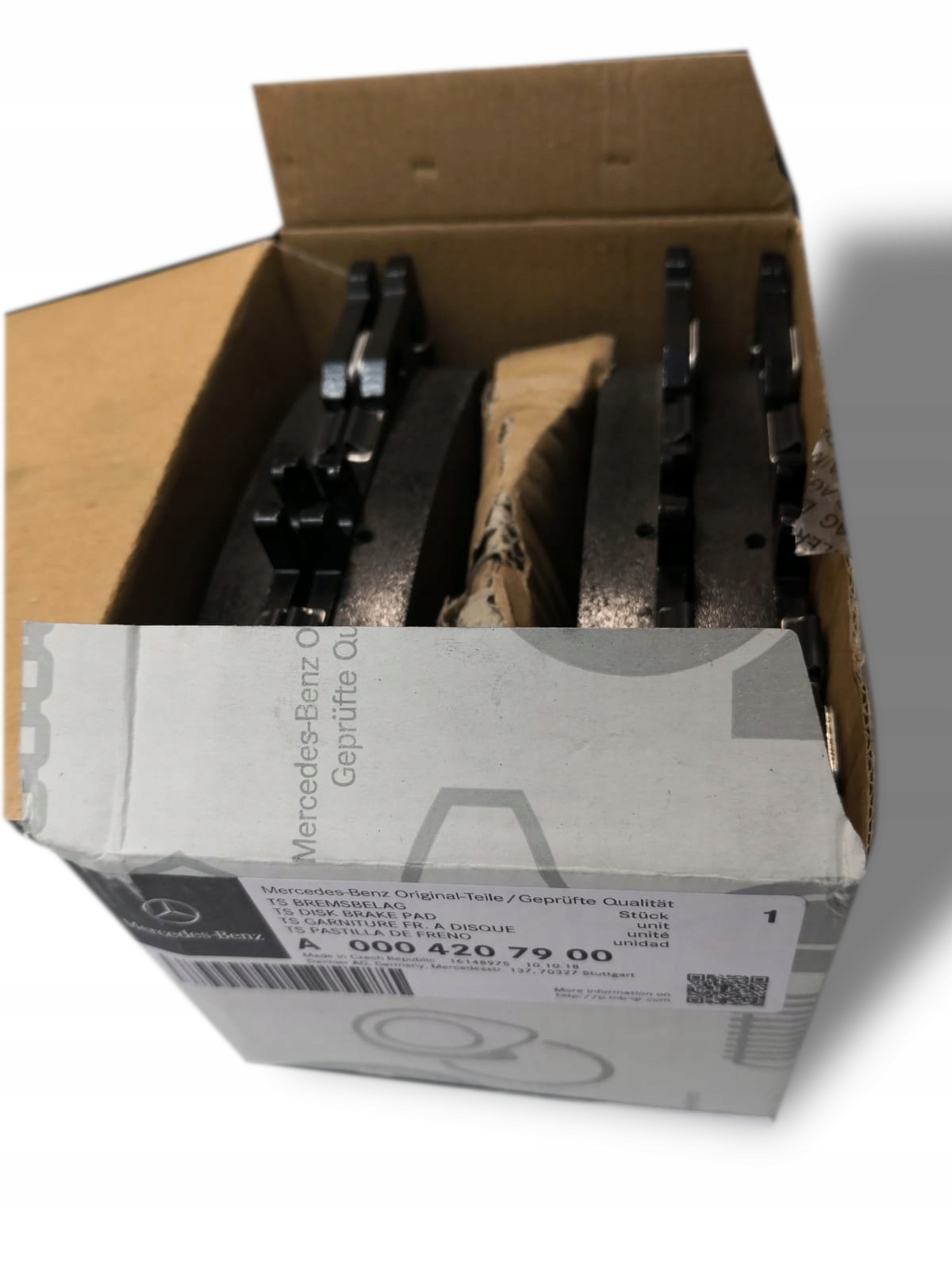 A0004207900 - Тормозные колодки P MERCEDES W213 E класс