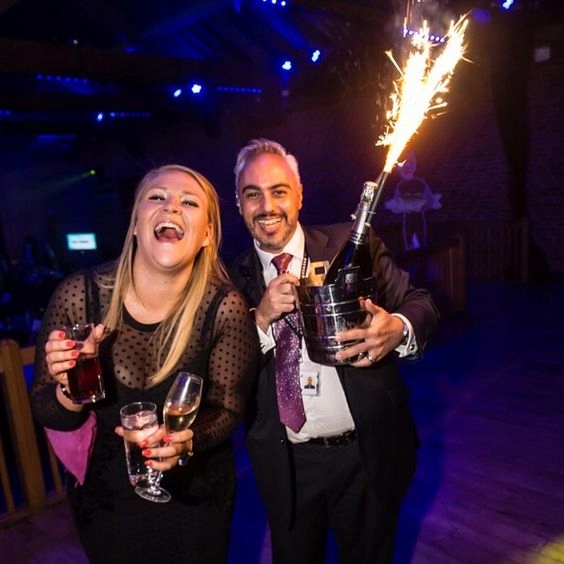 FONTANNA TORTOWA na TORT WESELNY RACE FONTANNA ISKIER na ŚLUB 12CM - 4szt Rodzaj race (fontanna)