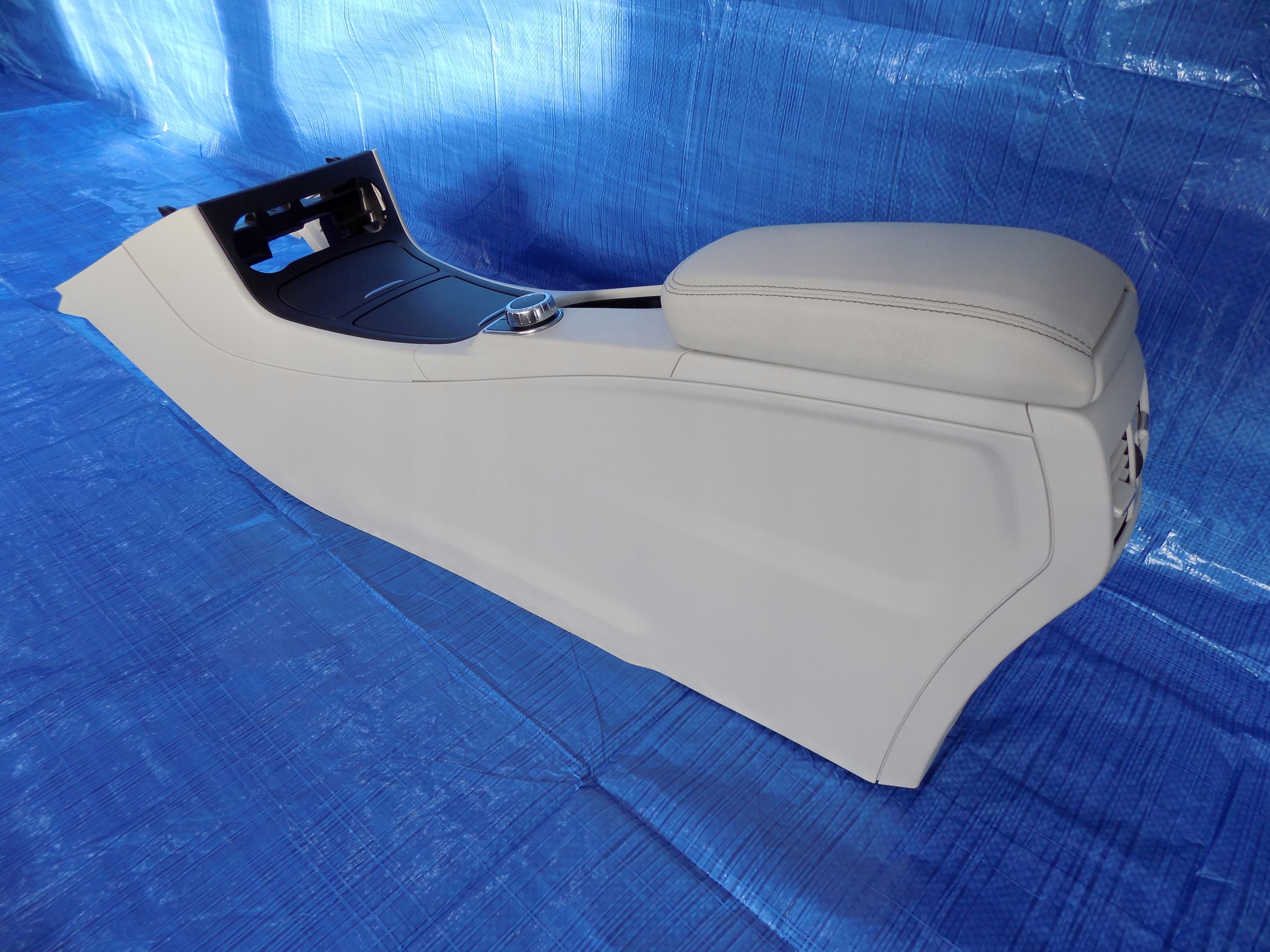 TUNEL ŚRODKOWY PODŁOKIETNIK MERCEDES W246 B KLASA