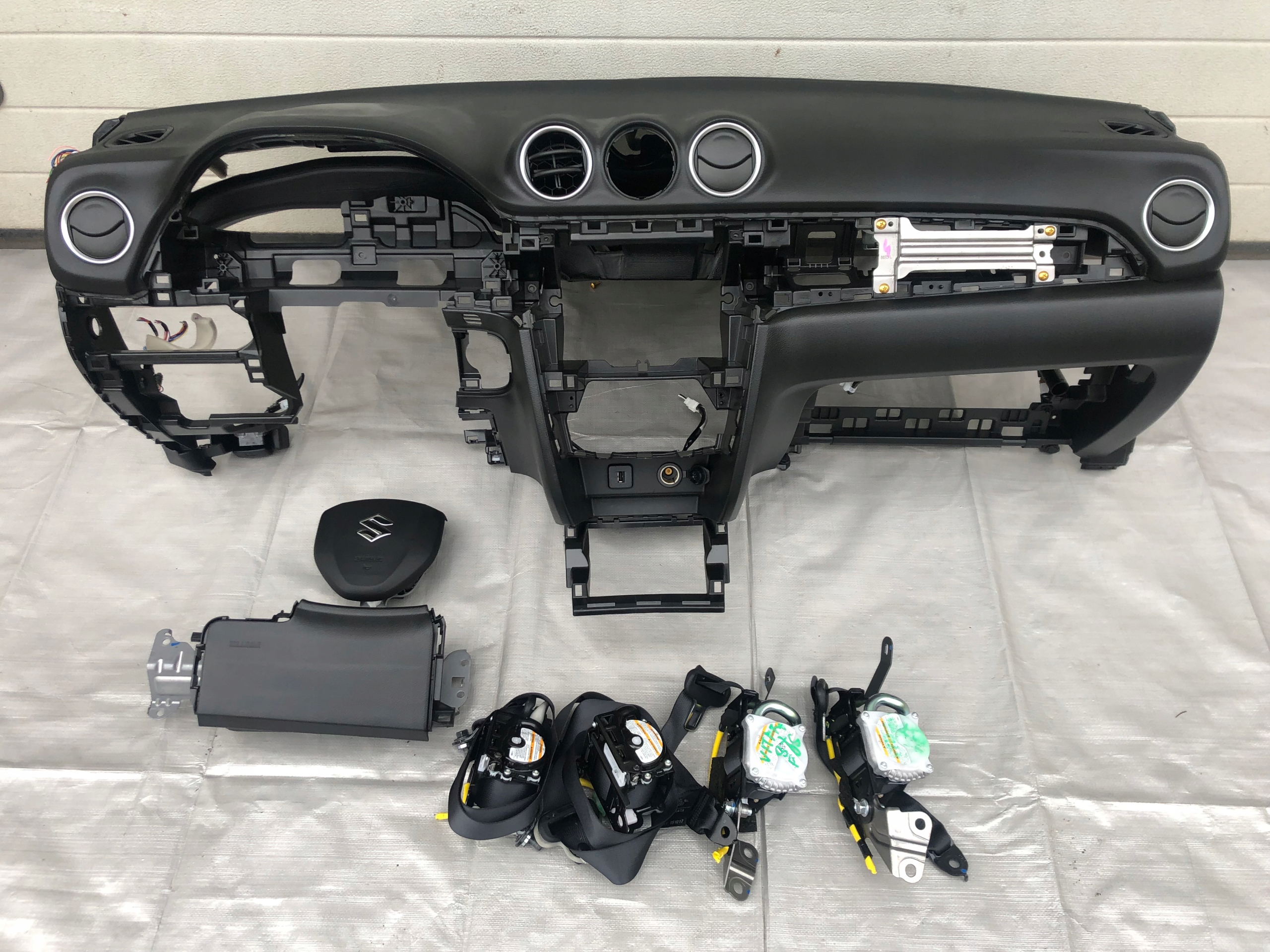 Suzuki Vitara III konsola airbag napinacze pasy