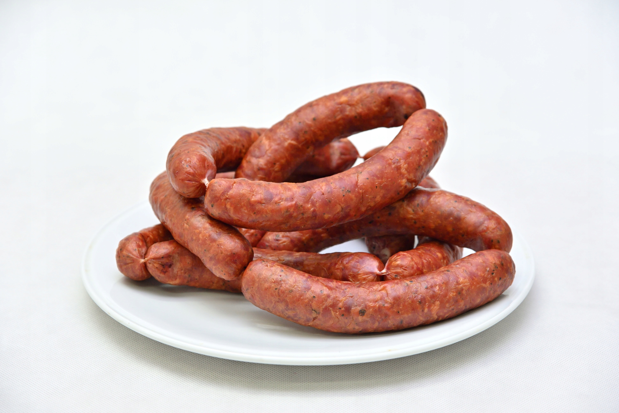 Колбаса 220. Две колбасы. 2 кусочка колбасы. Колбаса докторская 2 20. Кусок вареной колбасы.