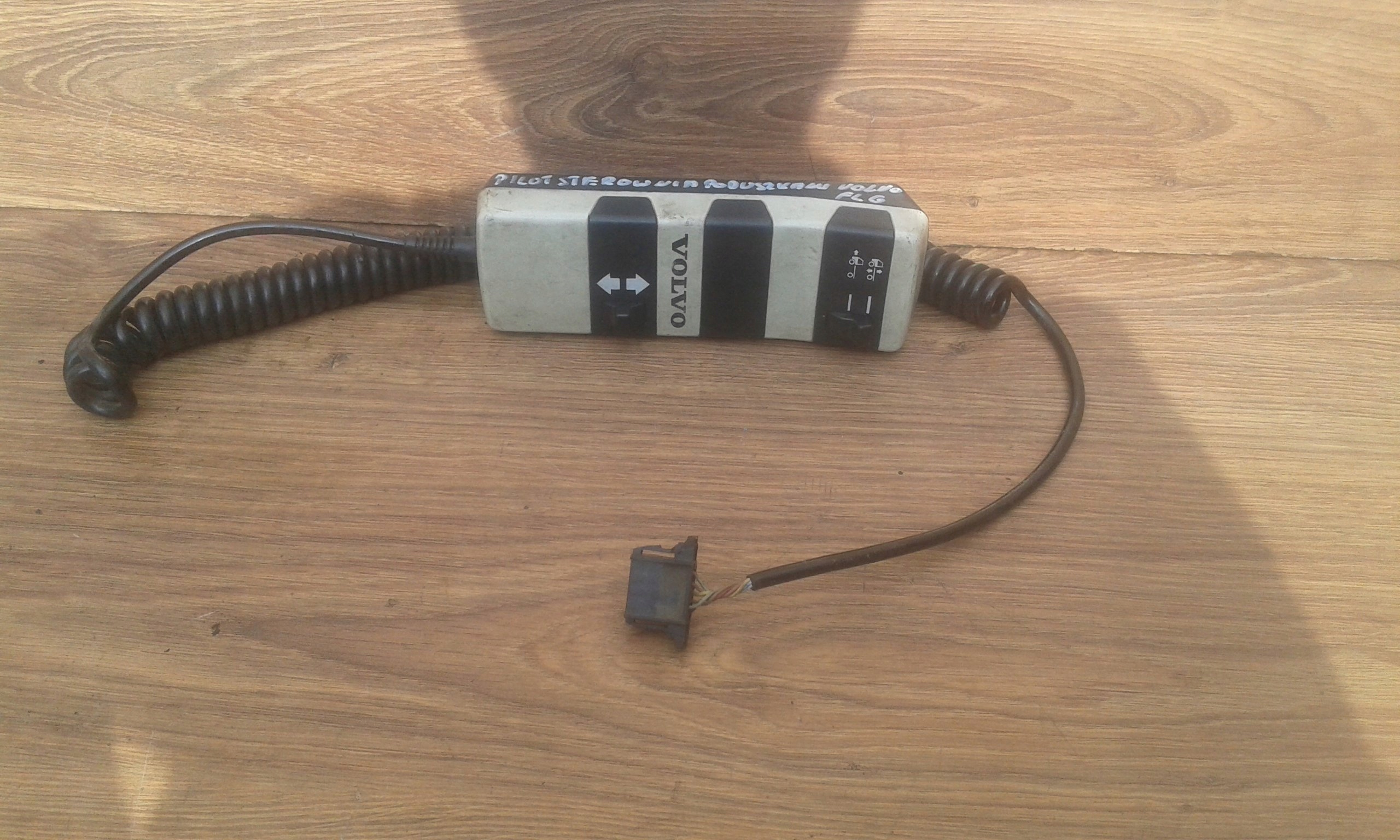 пульт управления пневмоподвеской вольво fh12. пульт пневмоподвески вольво. пульт пневмоподвески вольво. пульт управления пневмоподвеской volvo fh. пульт д\у volvo fh4.