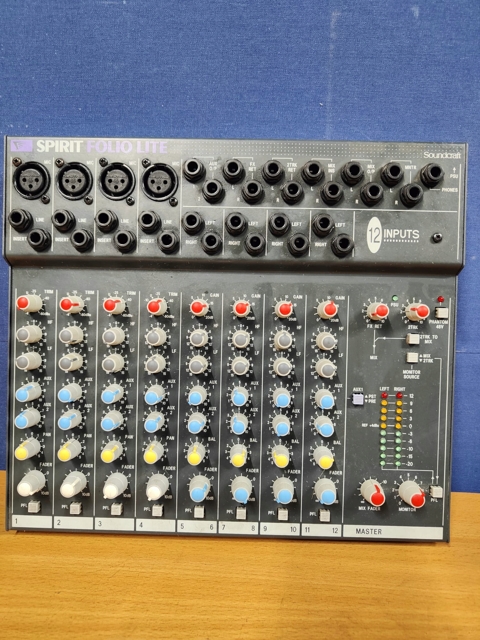 spirit folio w kategorii Miksery audio w Oficjalnym Archiwum