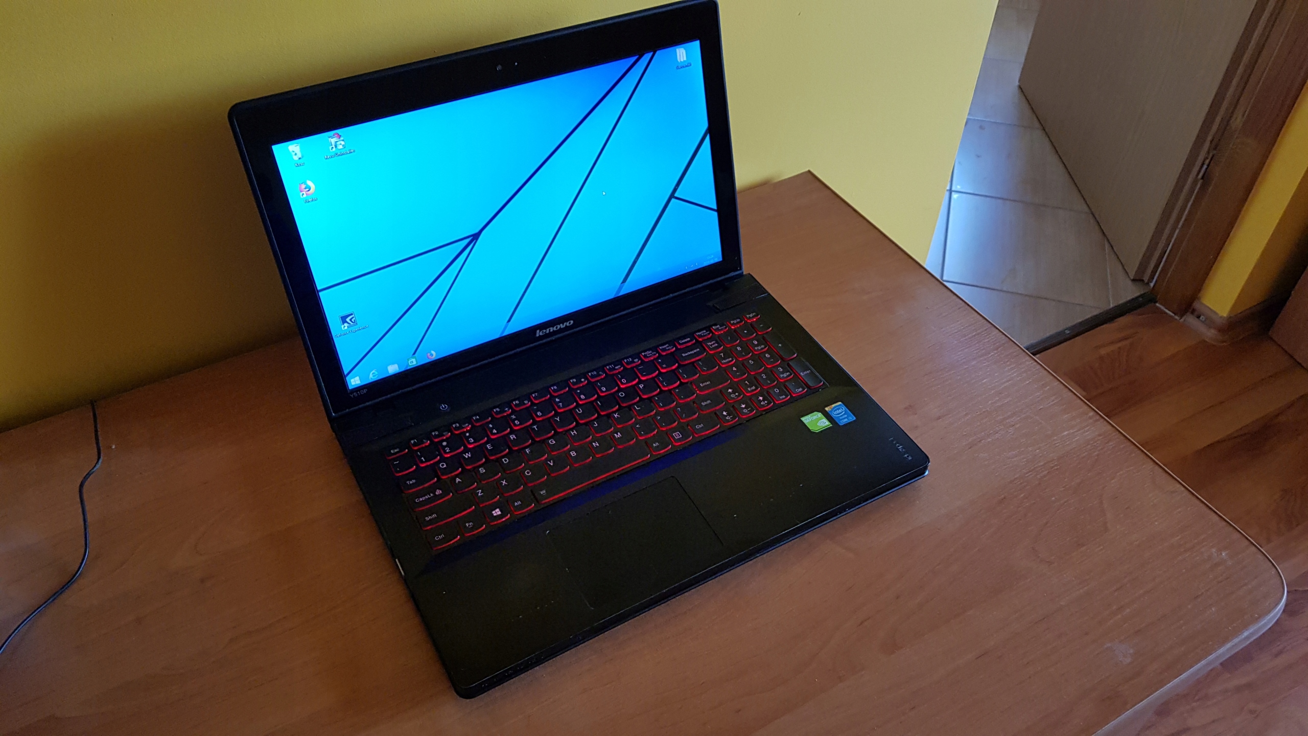 Lenovo Y510p i5 8GB RAM 1TB 2XGF GT750 SLI GAMING