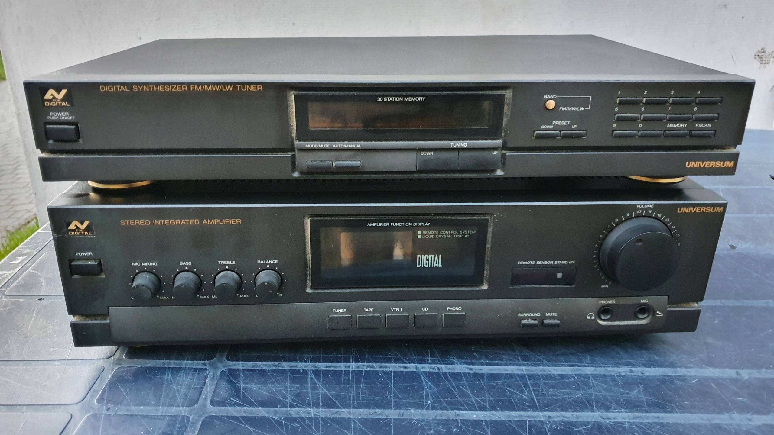 universum w kategorii Zestawy stereo w Oficjalnym Archiwum
