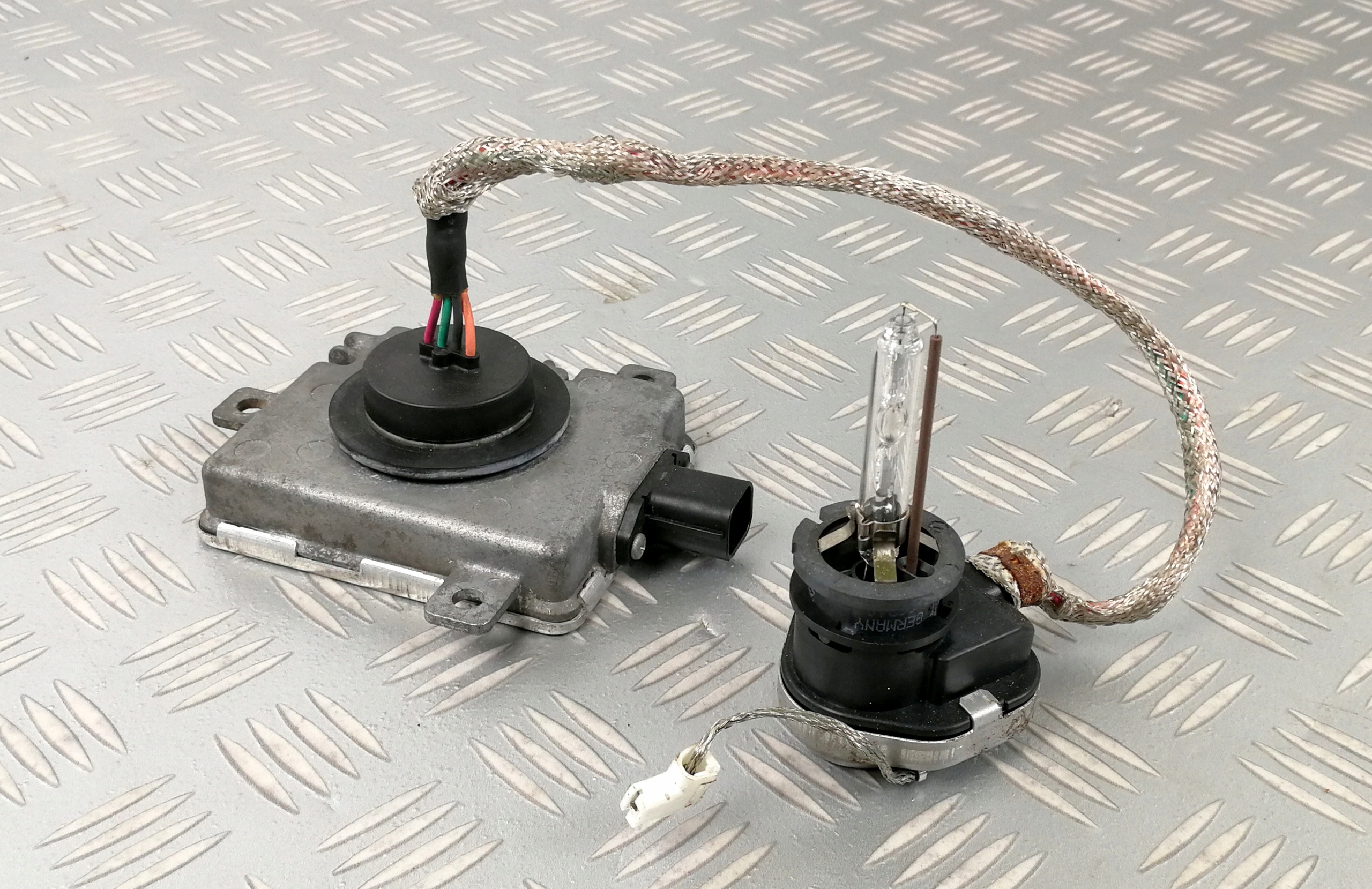 блок розжига ксенона митсубиси паджеро 4. блок розжига митсубиси паджеро 4. штатный блок розжига на паджеро 4. блок розжига паджеро 4 2011. Pajero 4 блок розжига ксенона.