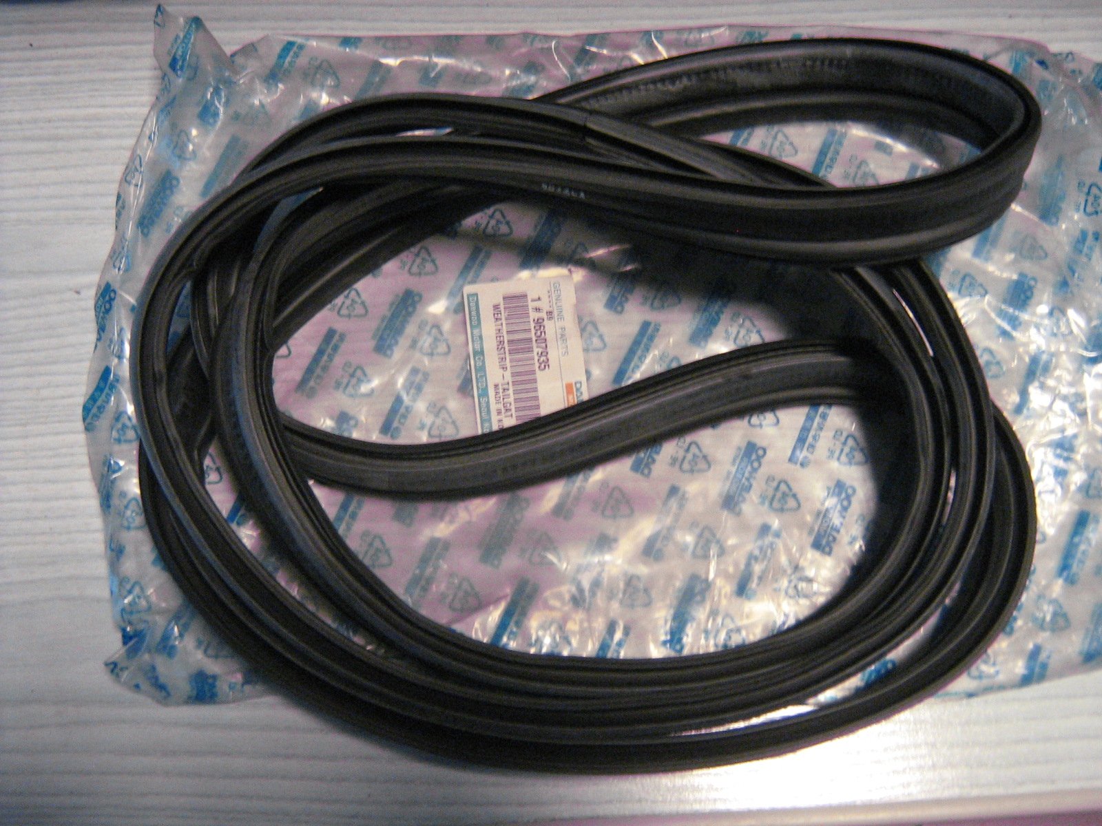 Уплотнитель двери daewoo matiz. Уплотнитель задней правой двери дэу матиз. Уплотнитель двери daewoo matiz. Уплотнители дверей дэу матиз артикул. Уплотнитель двери матиз.