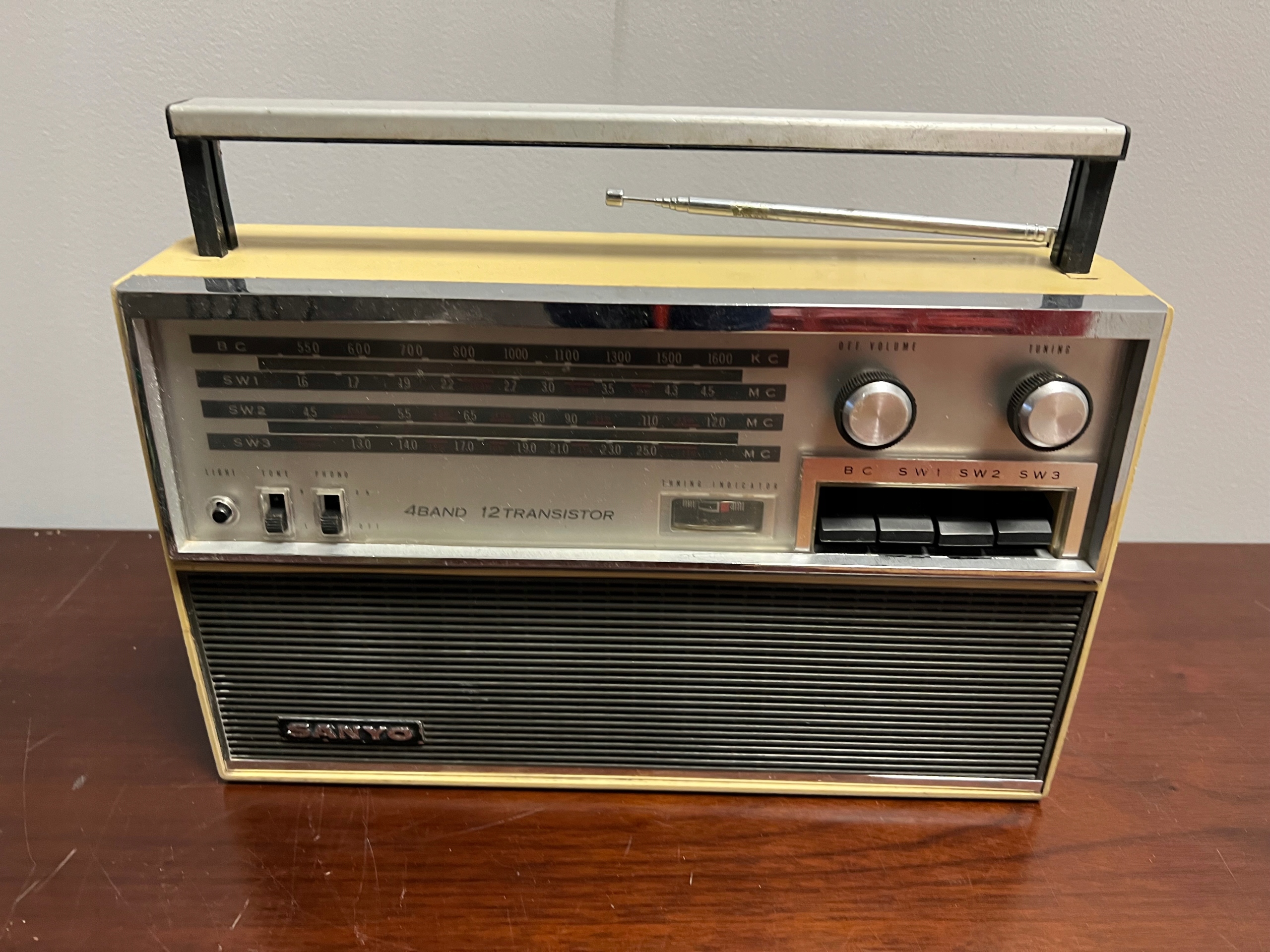 SANYO 10F-B45 ラジオ ビンテージ レトロ アンティーク SANYO 10F-B45 ラジオ ビンテージ レトロ アンティーク 昭和