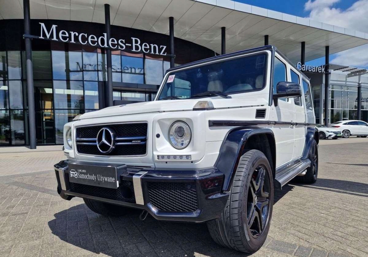 Mercedes-Benz G 55 AMG ブラックとCLS ホワイトのセット Mercedes-Benz G 55 AMG ブラックとCLS ホワイトのセット - メルカリ