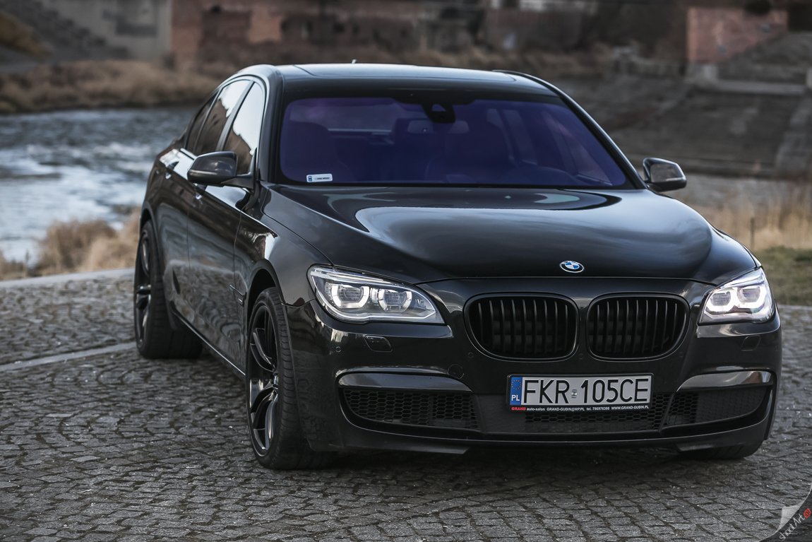 BMW 750 матовый