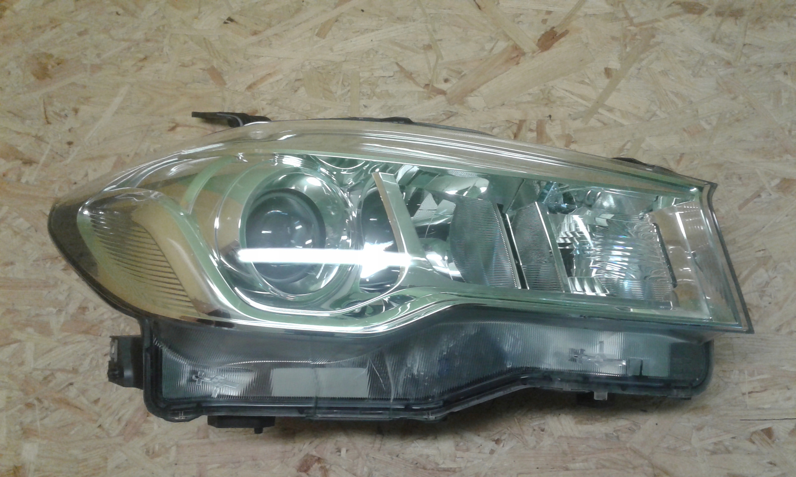 SUZUKI SX4 SCROSS REFLEKTOR LAMPA PRZEDNIA PRAWA