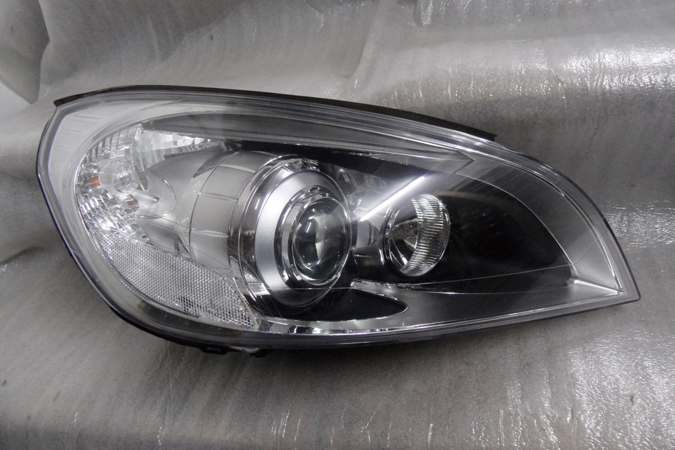 VOLVO S60 V60 LAMPA PRAWY PRZÓD PRZEDNIA XENON