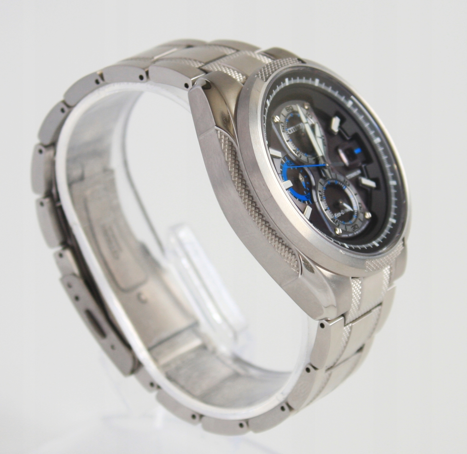 citizen eco drive titanium sapphire wr 100