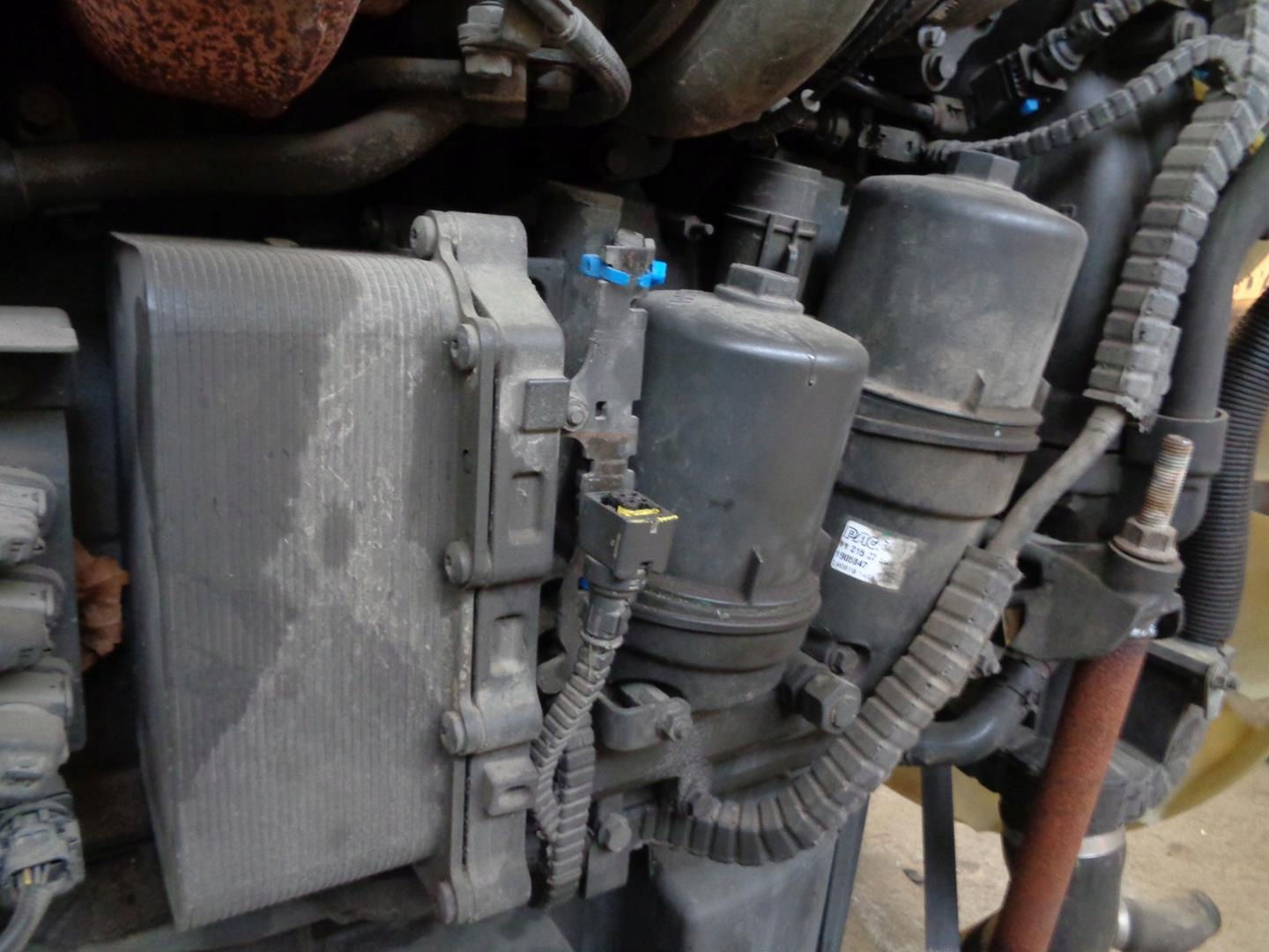 Фильтр adblue man tgx euro 6. Насос мочевины камаз 5490. Замена фильтра мочевины. Замена фильтра мочевины. Фильтр adblue volvo fh4.