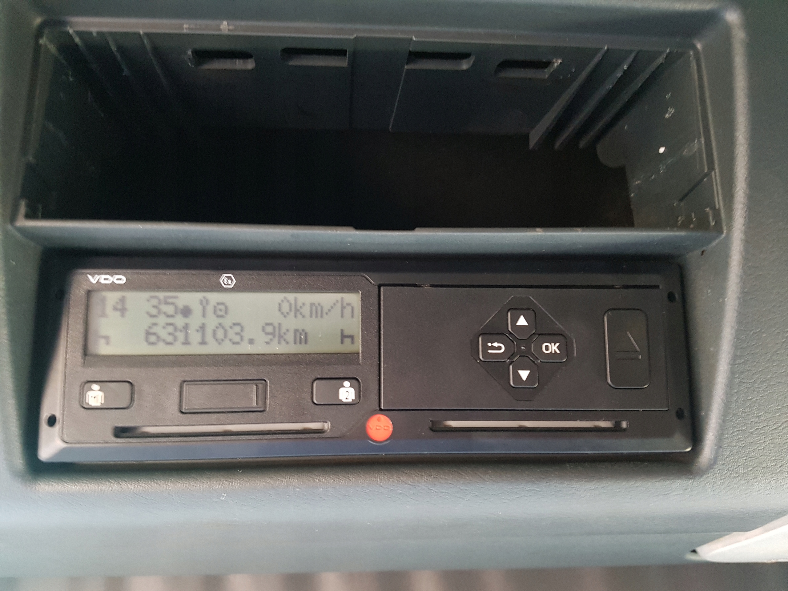 тахограф se 6000. как снять тахограф. чип в тахограф. как снять тахограф. вытащить магнитолу.