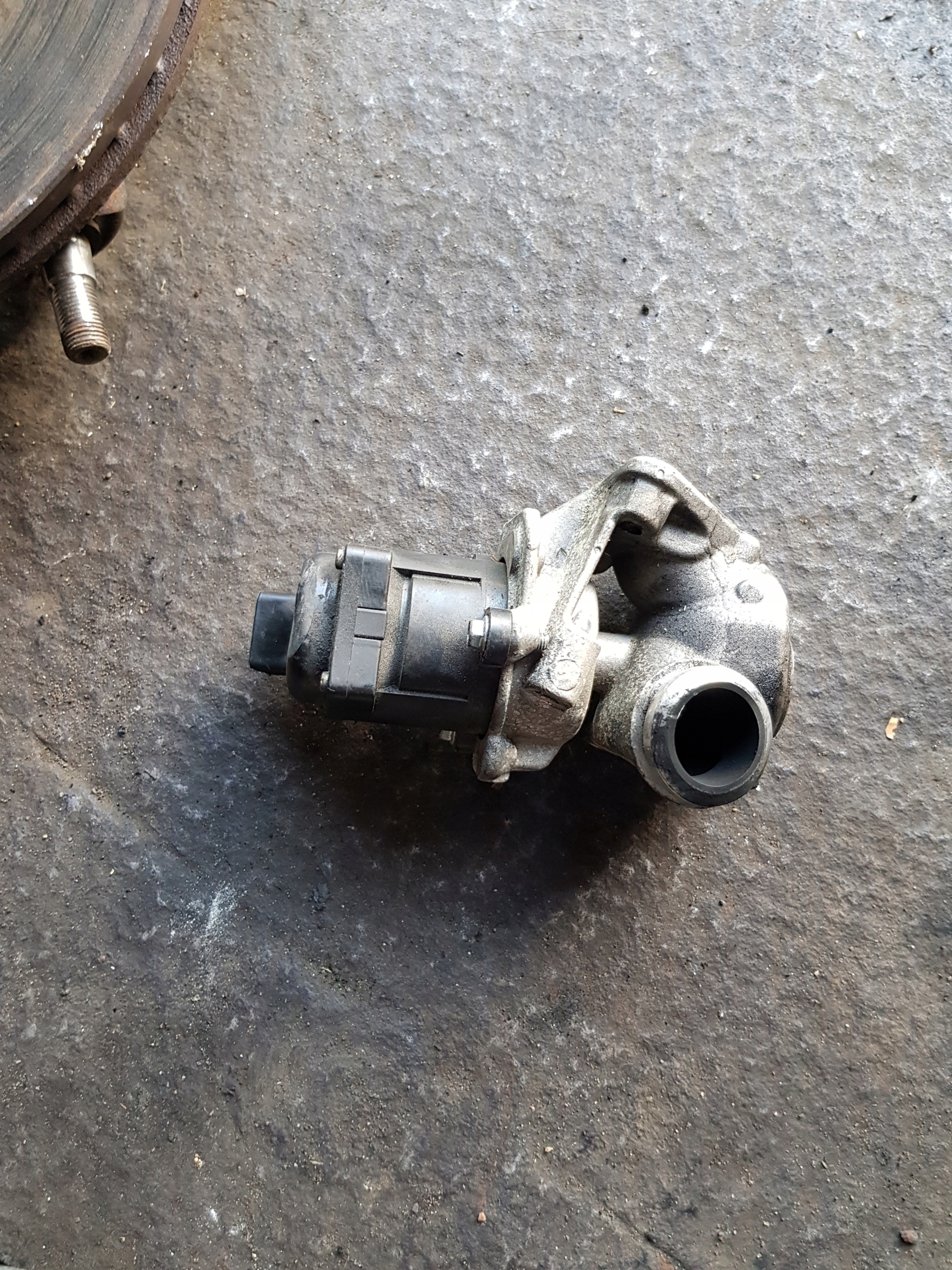 ZAWÓR EGR PEUGEOT 1007 206 207 3008 307 1.6 HDI