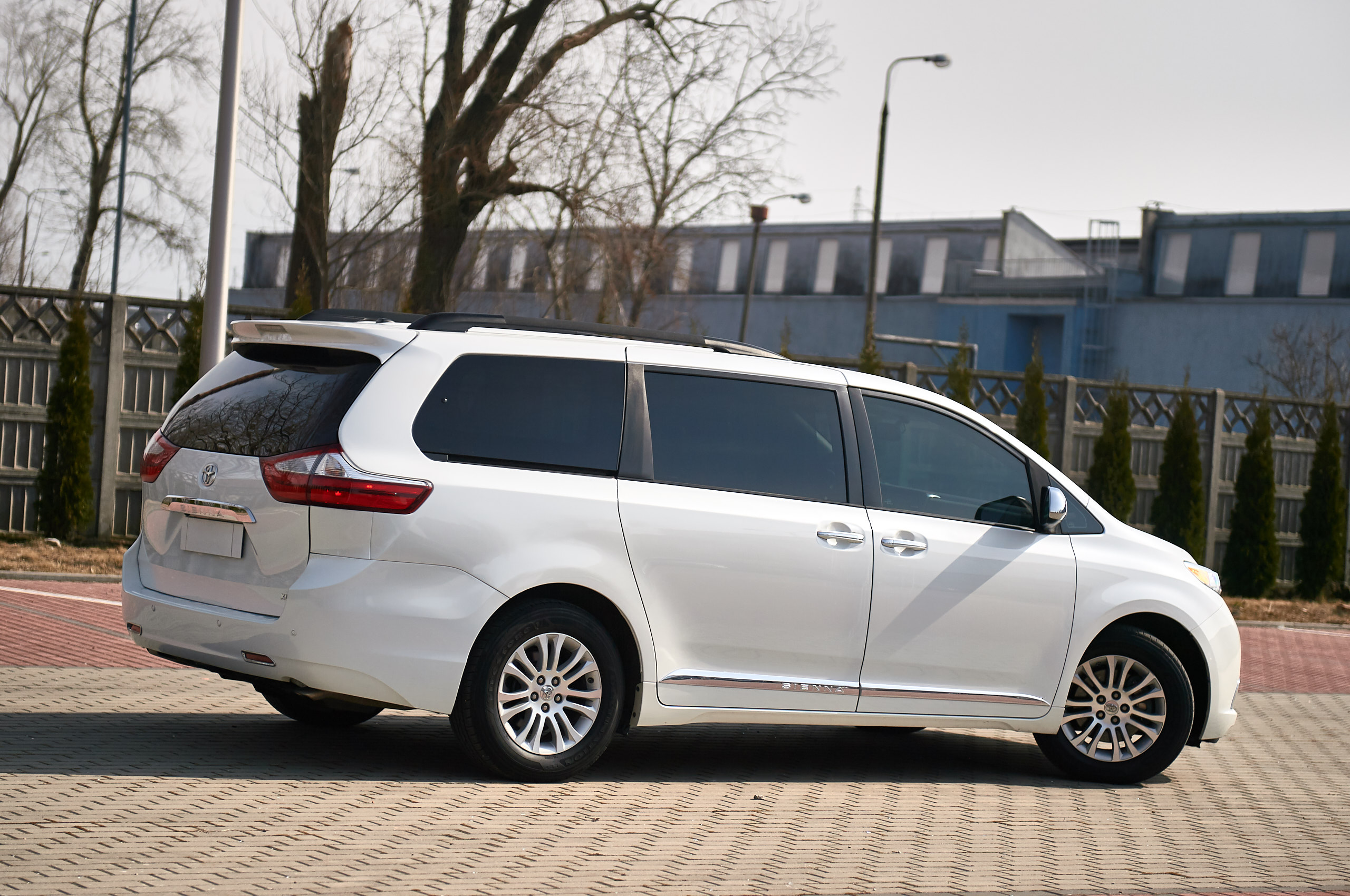 TOYOTA SIENNA 3.5 V6 LPG 287KM SKÓRA BIAŁA PERŁA