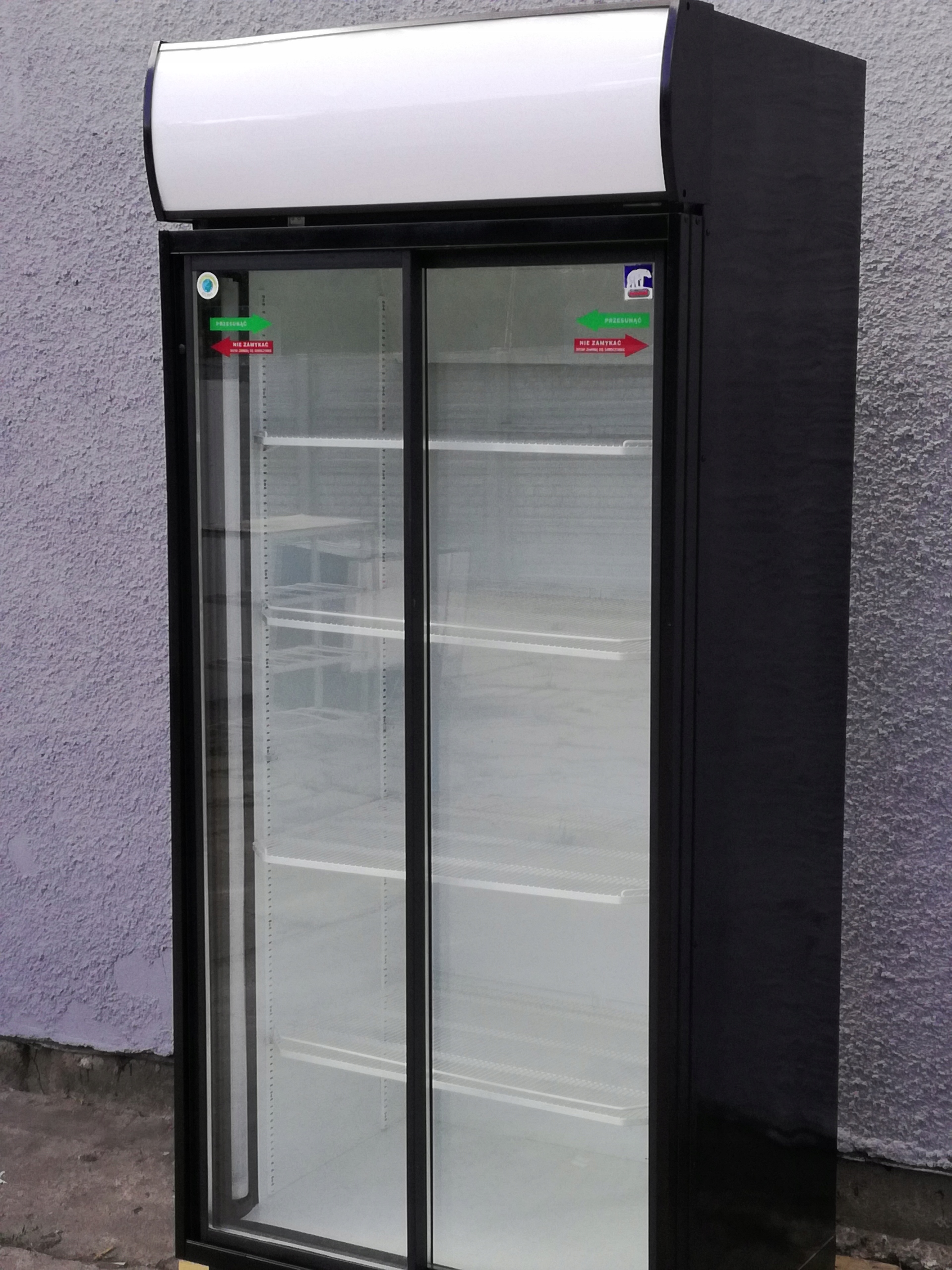 Двухдверные витрины. Шкаф холодильный Caravell 601. Холодильная витрина f750912. Шкаф холодильный Caravella 601s. Холодильный шкаф Caravell a/s Cooler.