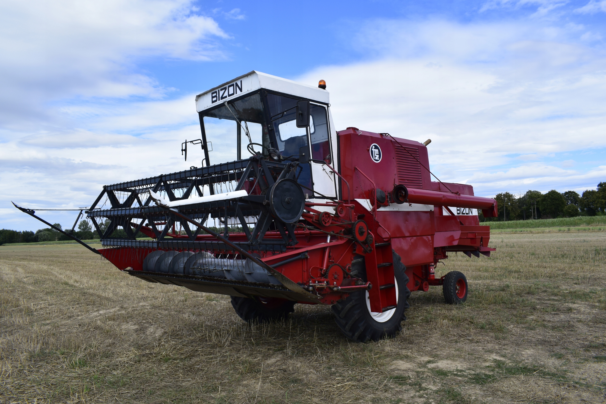 Зерноуборочный комбайн сталинец-6. Комбайн бизон z 020. Прицепной комбайн пн 100 к мтз 80. Прицепной зерноуборочный комбайн бизон. Прицепной комбайн пн 100 к мтз 80.