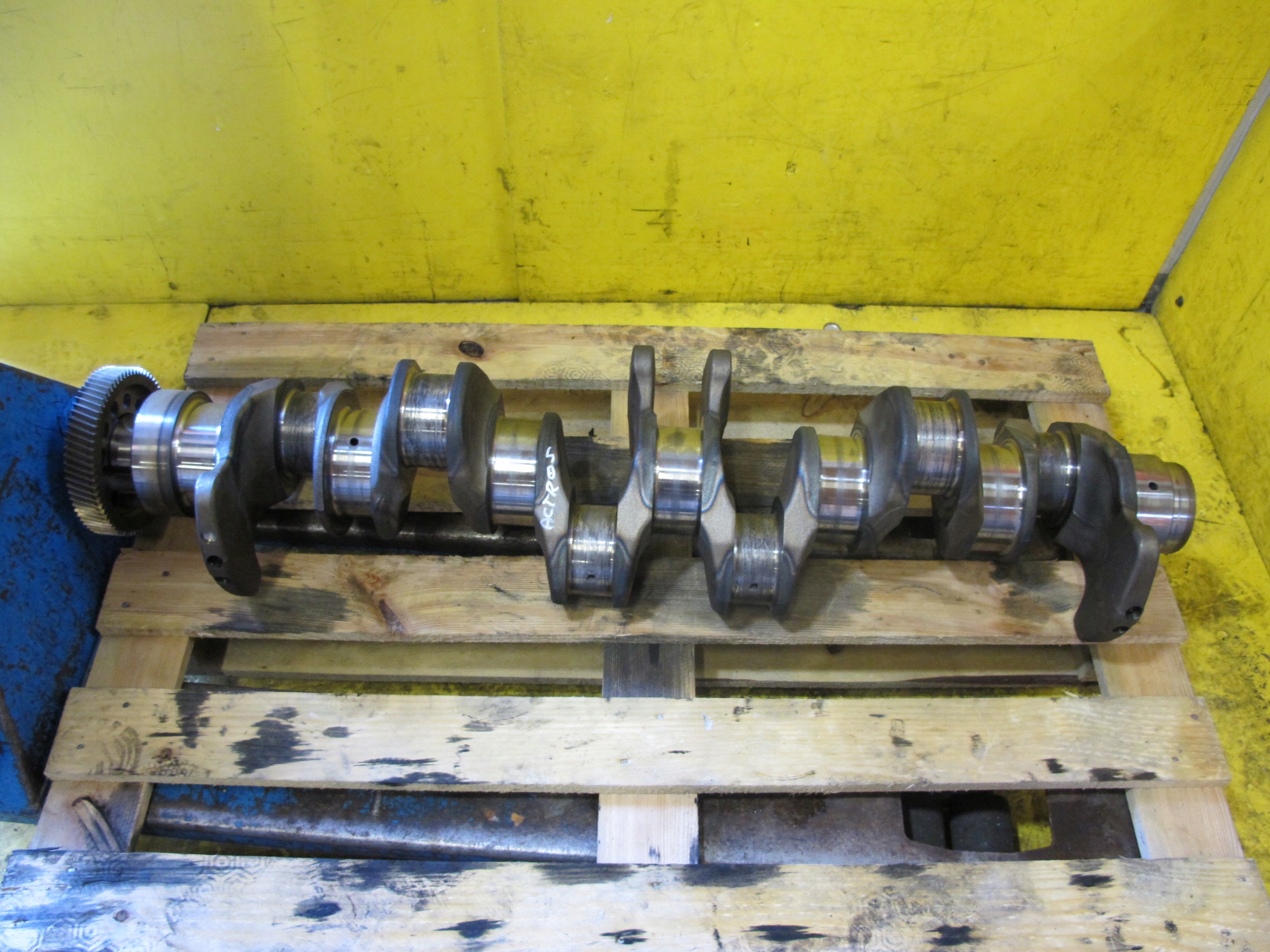 коленвал мерседес ом501. коленвал актрос. мерседес актрос коленвал 502. вал коленчатый мерседес actros. коленвал мерседес актрос.