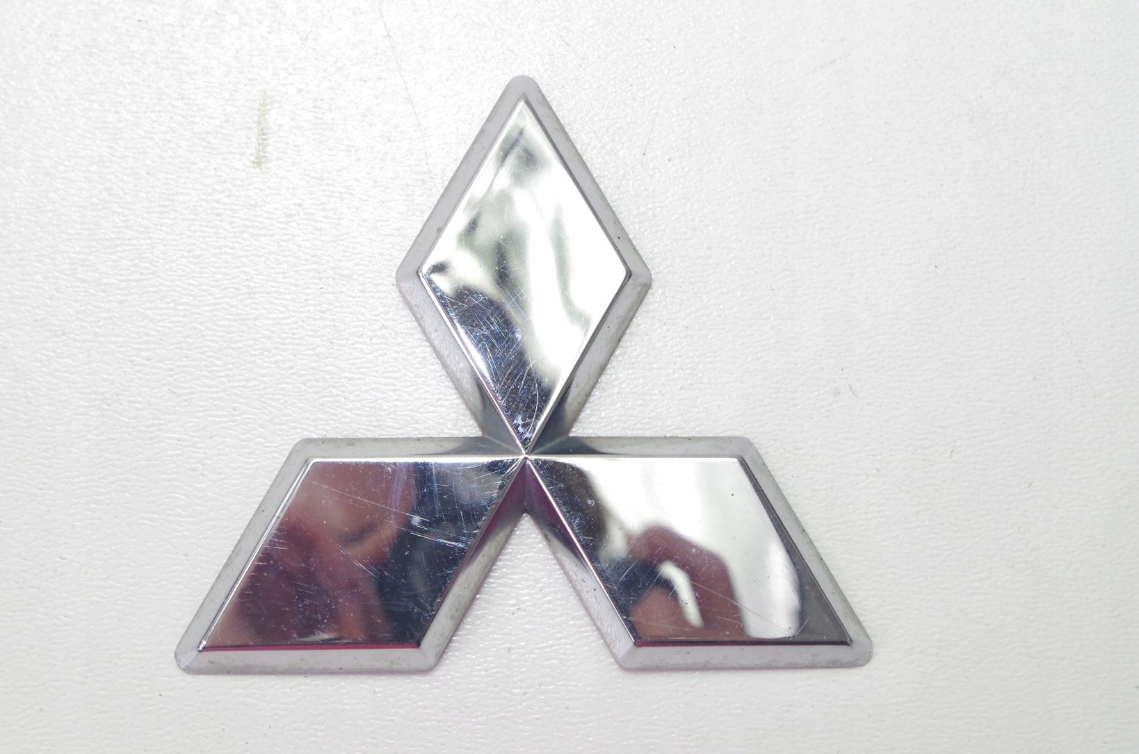 Машина три треугольника. Mitsubishi 7415a015. Три Ромбика марка Митсубиси. Mitsubishi mr913913 эмблема три ромба. Mitsubishi7415a007.