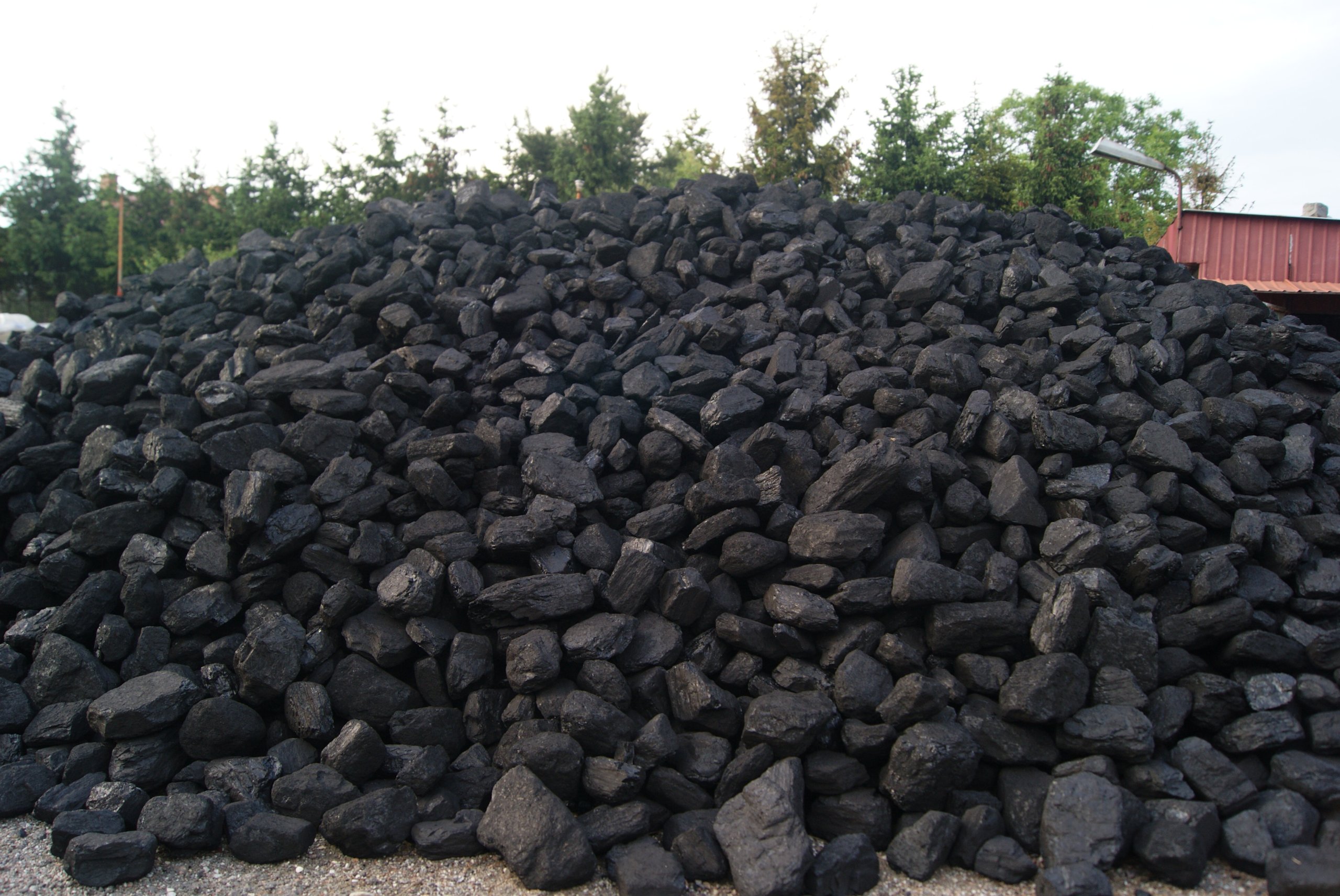 Купить уголь в новосибирске с доставкой. Уголь. Уголь дрова. Каменный уголь. Куча угля.