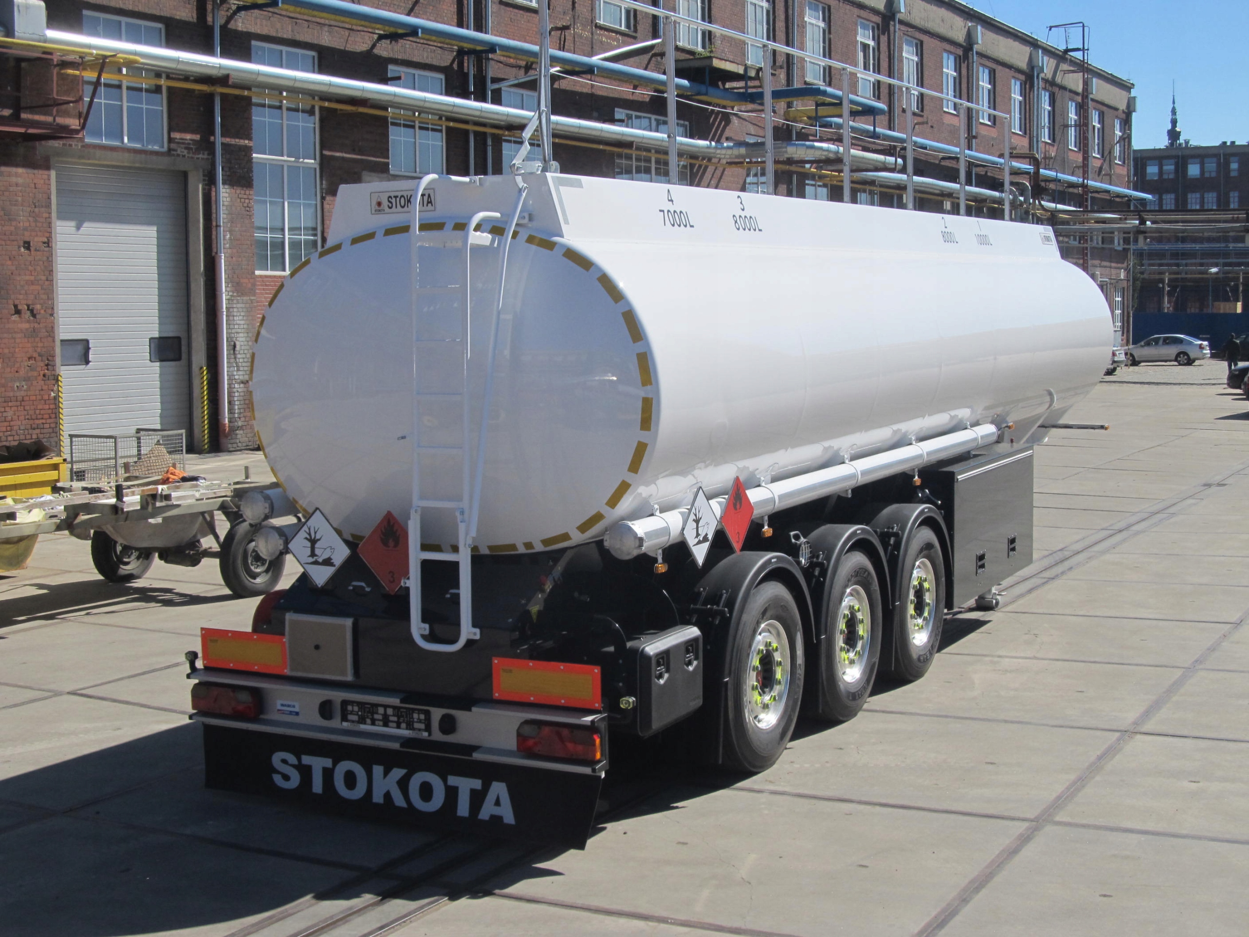 Код цистерны. Контейнеровоз под танк контейнер. Lgbf код цистерны расшифровка. Цистерна код 4. Полуприцеп битумовоз.