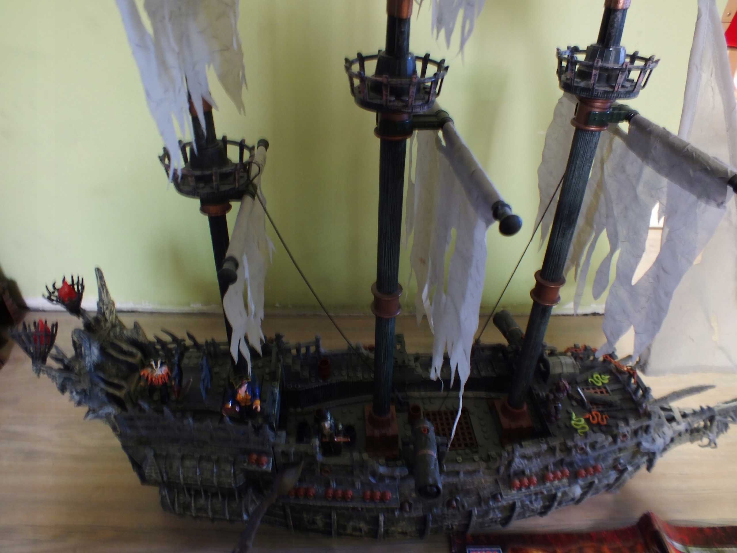 Mega Bloks Piraci 1067 Latający Holender + kraken 7542647947