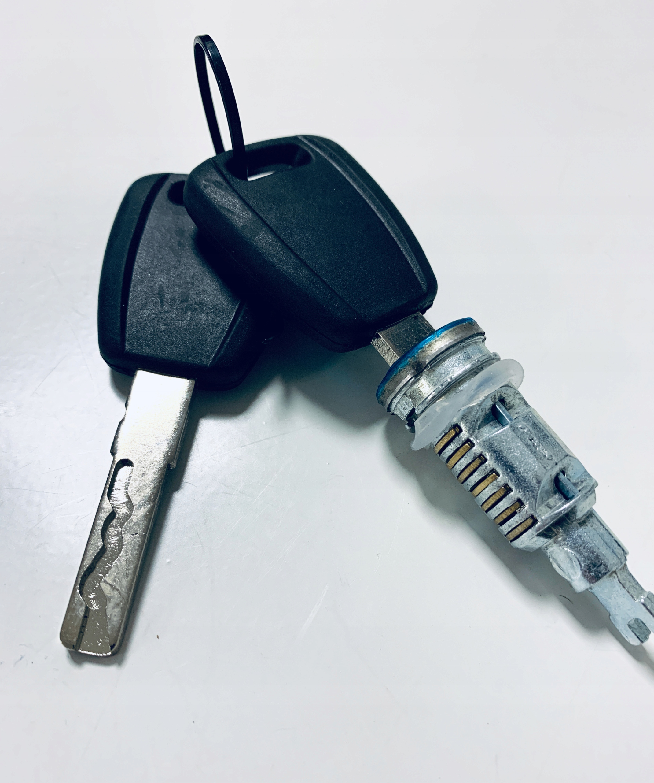 Личинка замка зажигания фиат добло 1. Личинка замка зажигания фиат добло 1. Личинка замка фиат добло. Личинка замка двери фиат. Личинка замка двери fiat doblo.