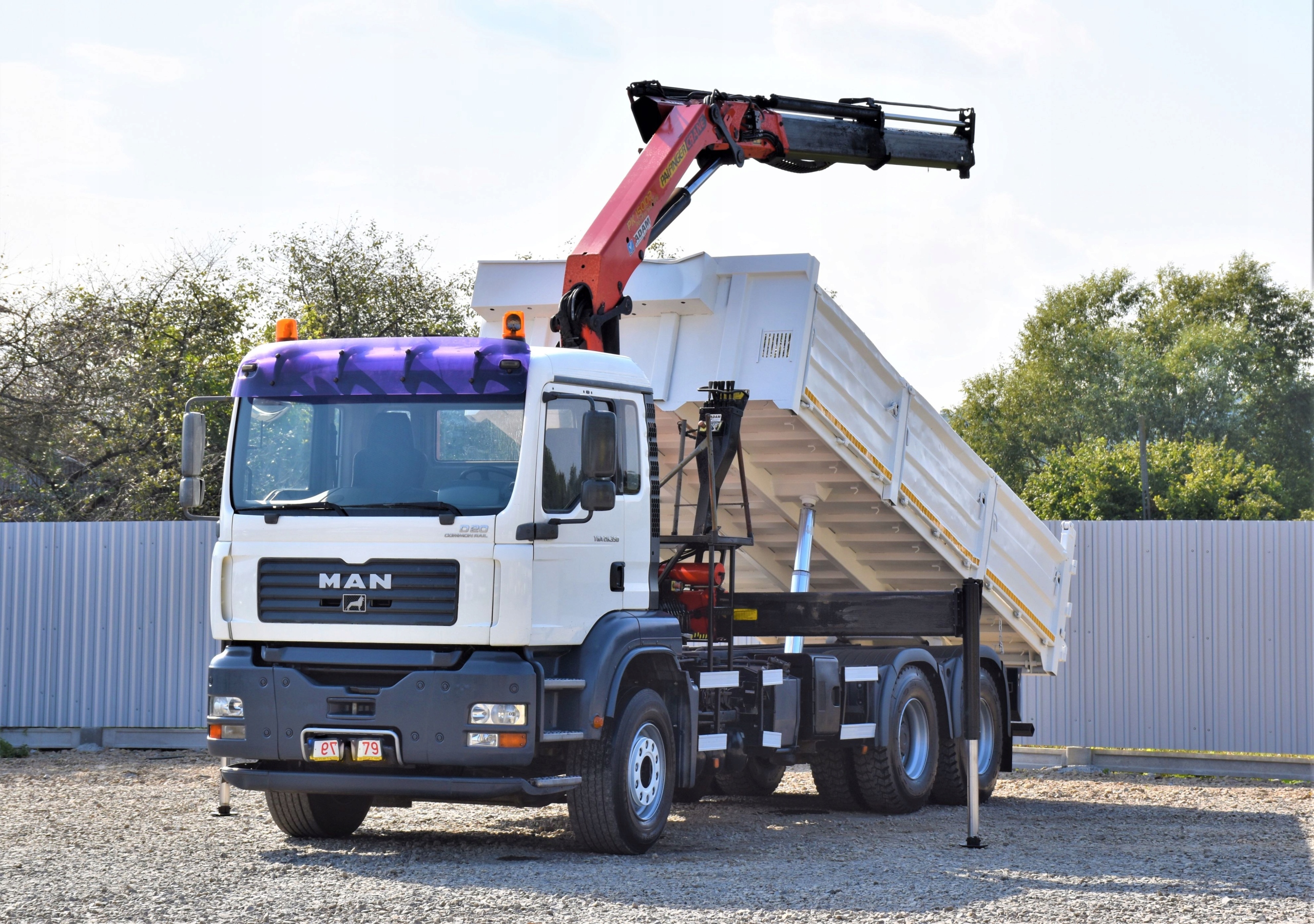Самосвал с краном. Мини автокран для грузовых автомобилей. Кран самосвал. Камаз 65115 с кму palfinger. Mitsubishi самосвал 3т fuso fg532.