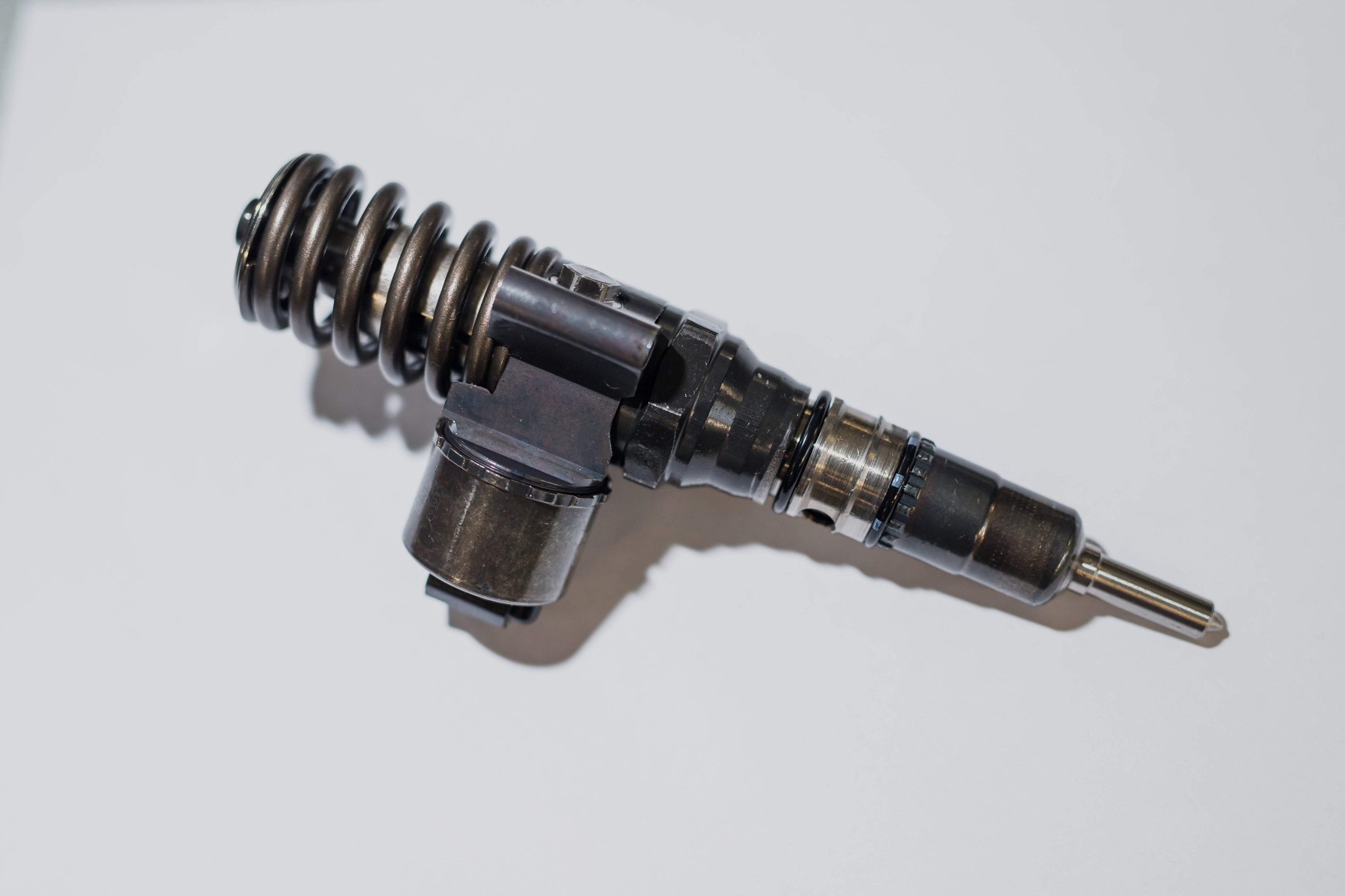 Насос форсунки volkswagen. Насос-форсунка vw 1. 9 дизель. Толкатель насос форсунки vw 1. Насос форсунки volkswagen.