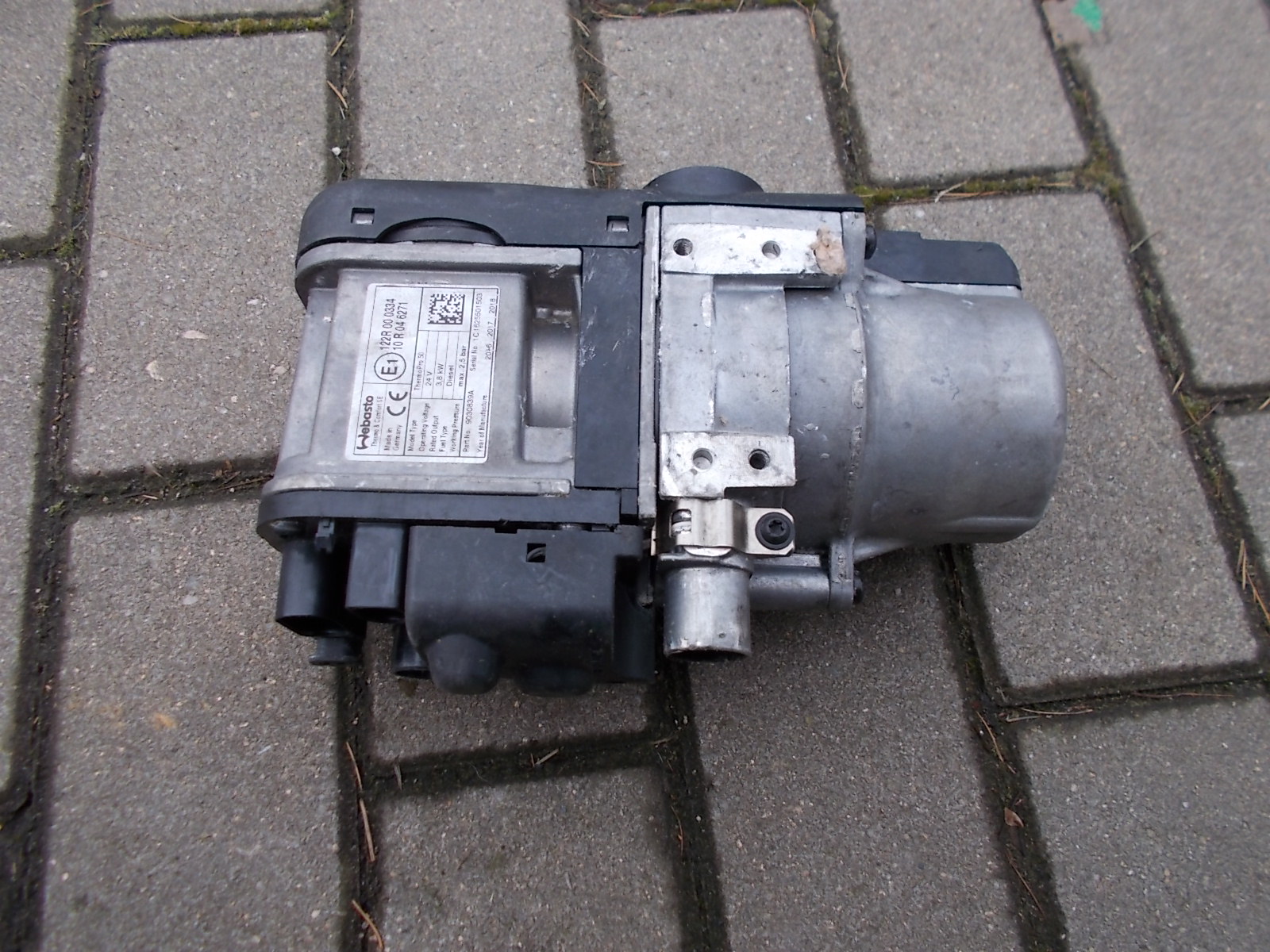 Mercedes atego дефлекторы автономного отопителя. Автономка мерседес. Вебасто для дизельного мерседес w211. Подогреватель вебасто mercedes benz. Автономка мерседес.