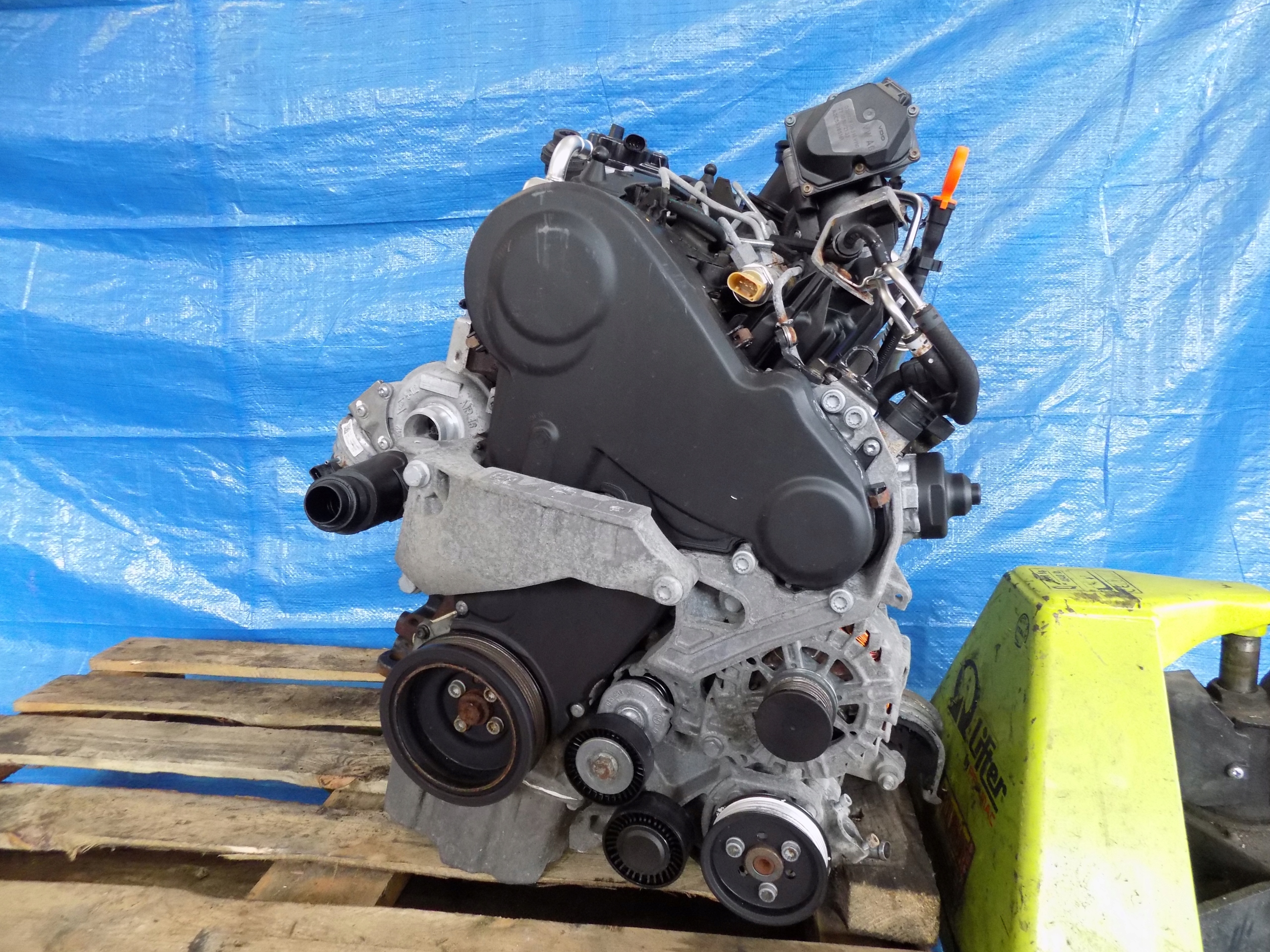 Двигатели фольксваген т5 2.5. Двигатель Фольксваген т5 2.0 дизель. 2.5 Мультивен мотор. Двигатель VW 2.0 TDI CAA. CAAC 2.0 TDI.