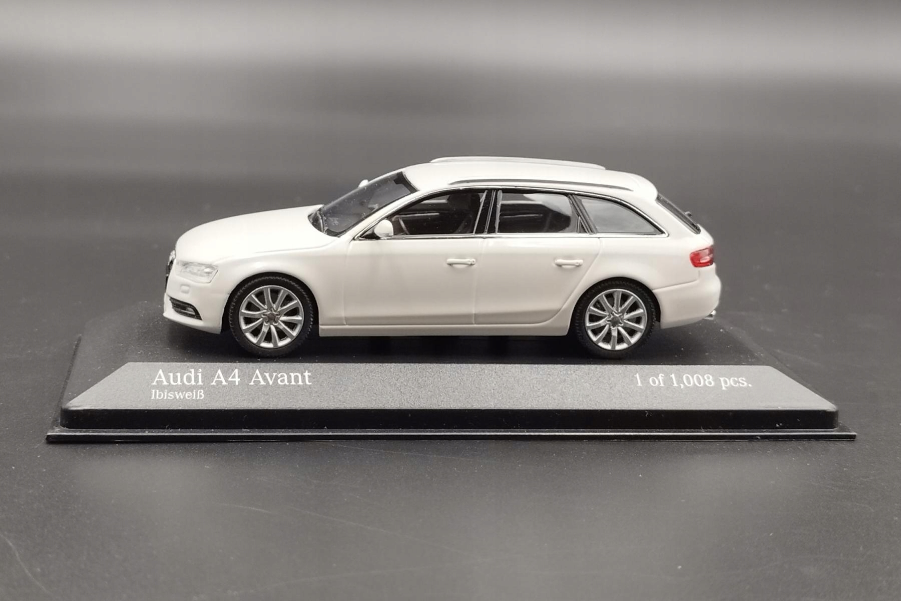 Amazon | アウディ特注 1/18 アウディ A4 S-ライン (ホワイト