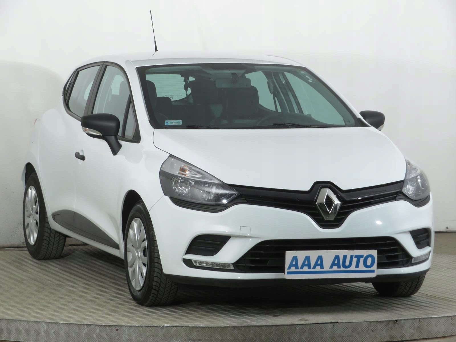 Renault Clio 2019 Р±РµР»С‹Р№