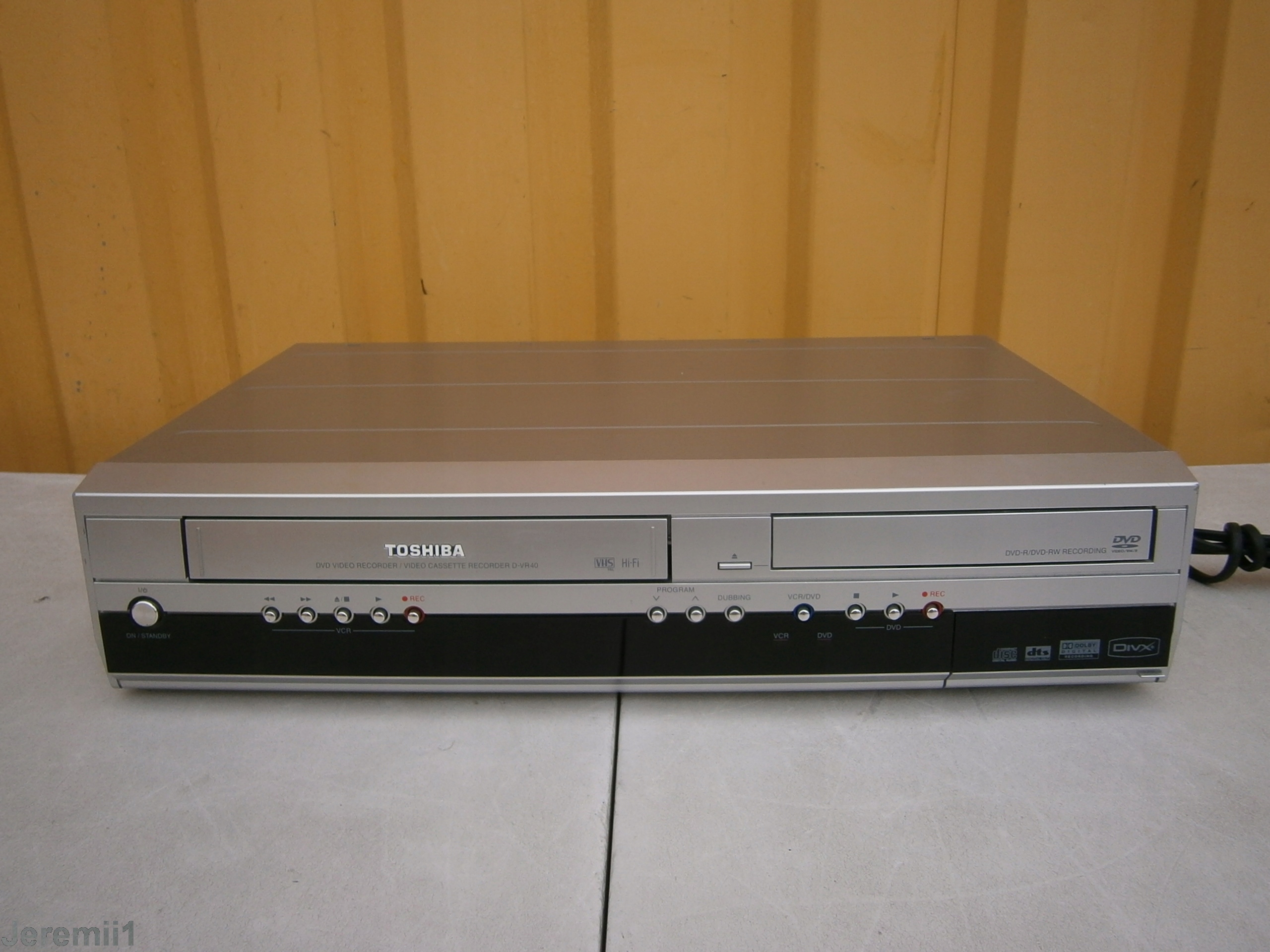 VHS NA DVD TOSHIBA COMBO NAGRYWARKA DVD/VHS DVR40 7692384007 oficjalne archiwum allegro