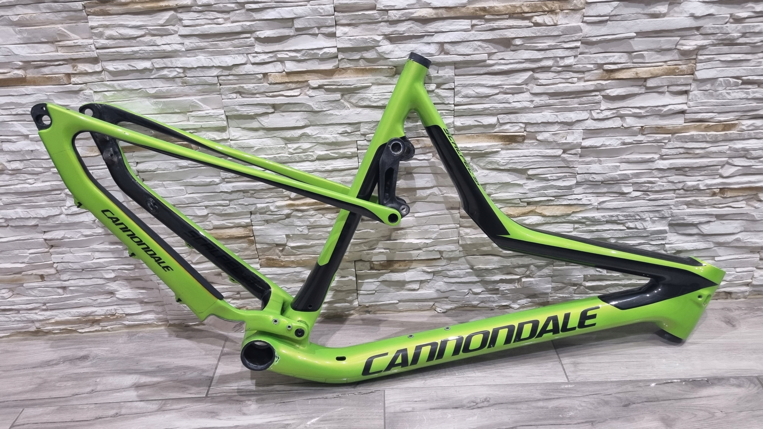 Сломанная карбоновая рама. Фреймсет samoylov. Рама cannondale. Рама мтб бирюзовый цвет. Сломанная карбоновая рама.