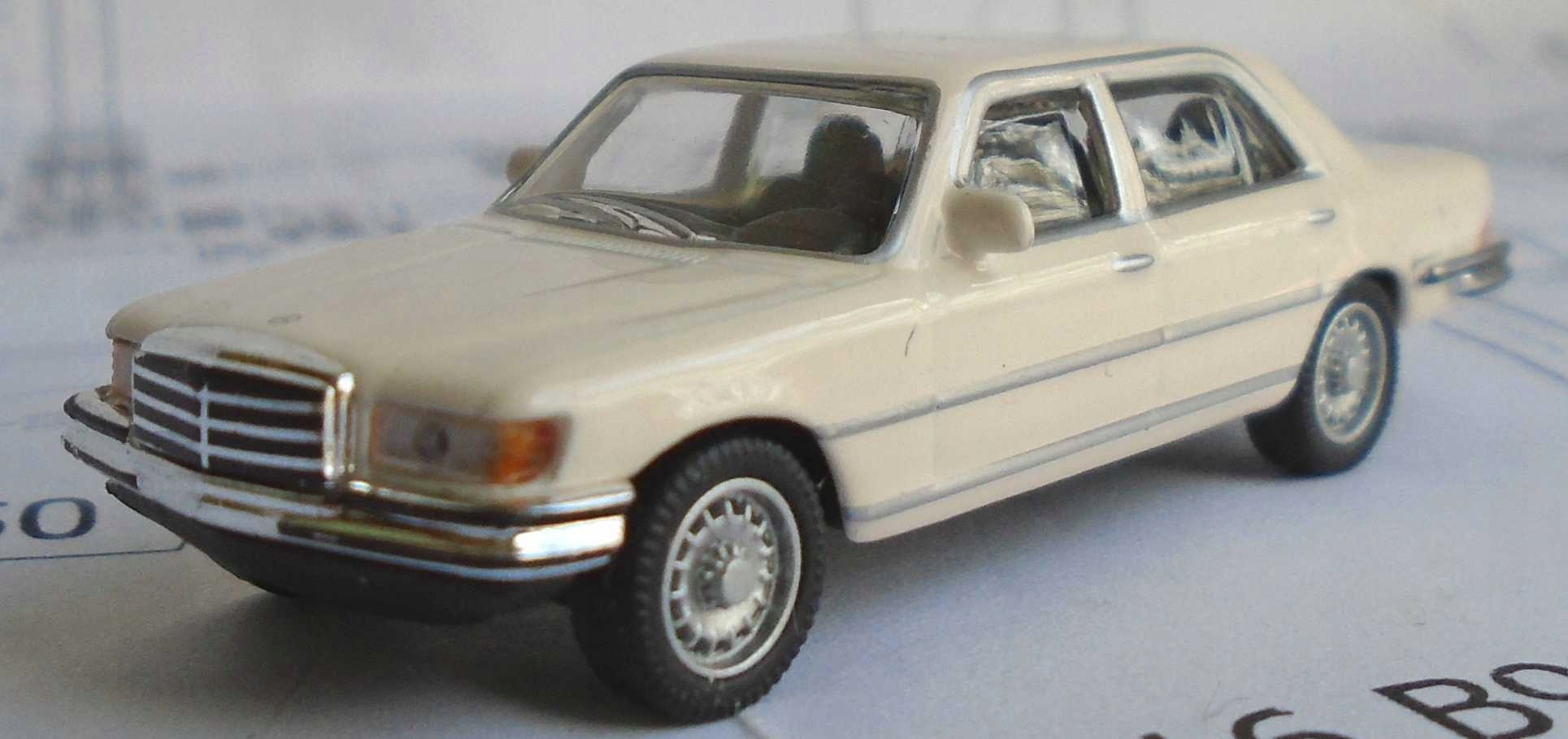 1:18 Norev Mercedes 350 SE W116 US-Version 1973 darkgreen-metallic