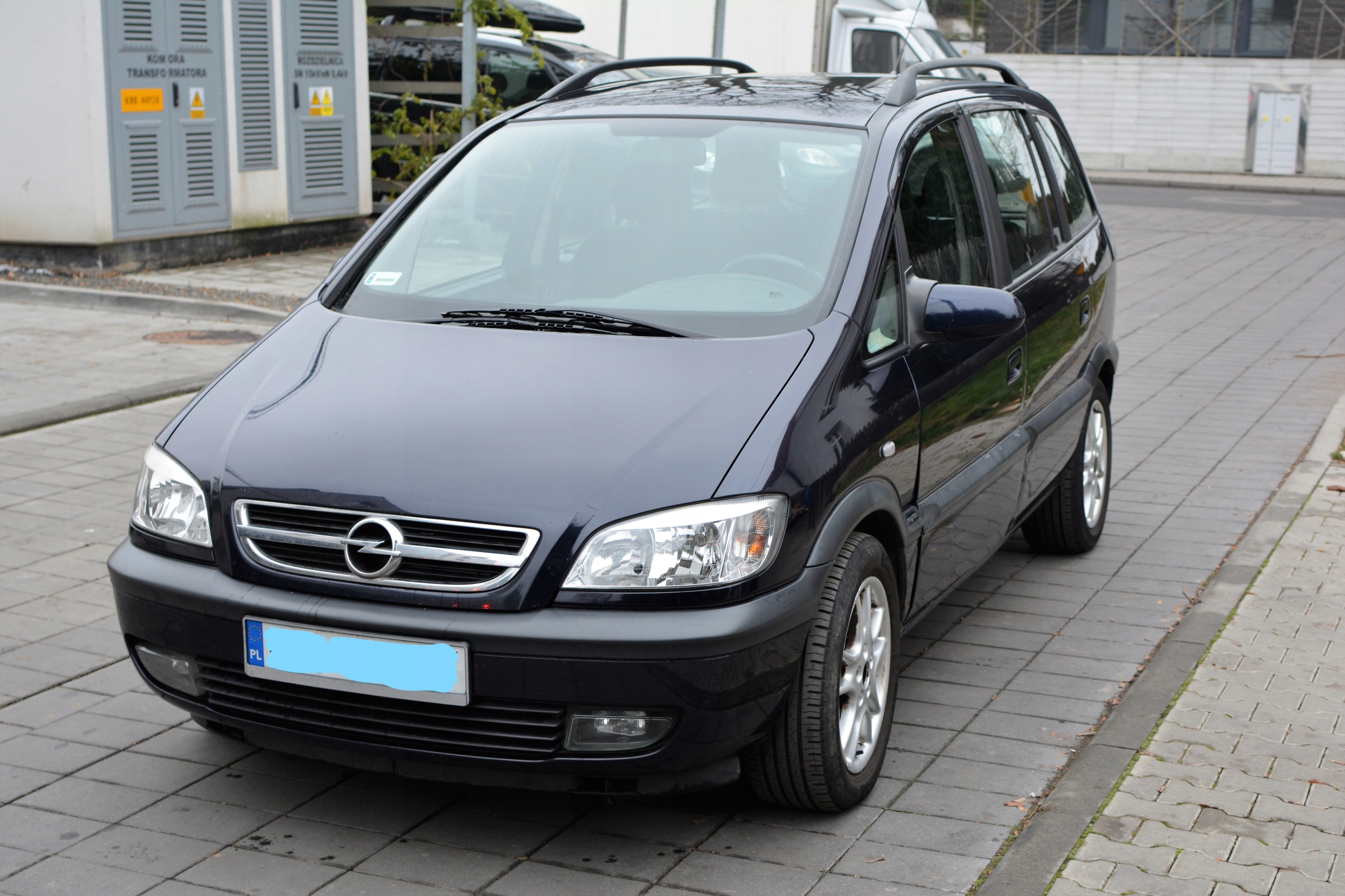 Зафира б бу. Opel Zafira 2002. Opel Zafira 2003 Black. Опель Зафира а 1.8 бензин. Опель Зафира 2002 года.