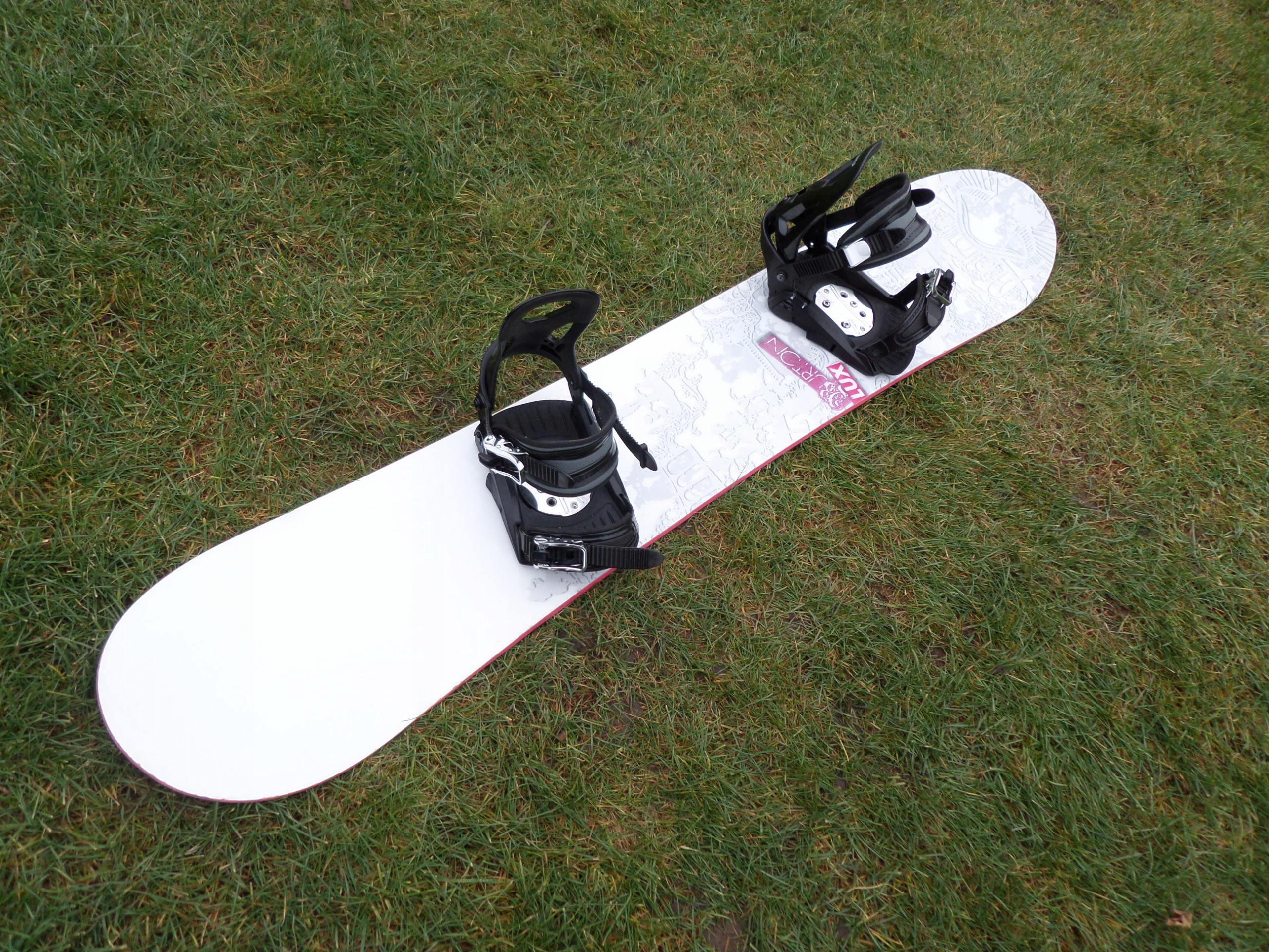 Burton Lux スノーボード 2010年製 Burton Lux Snowboard, 2010 - CrazySnowBoarder Review