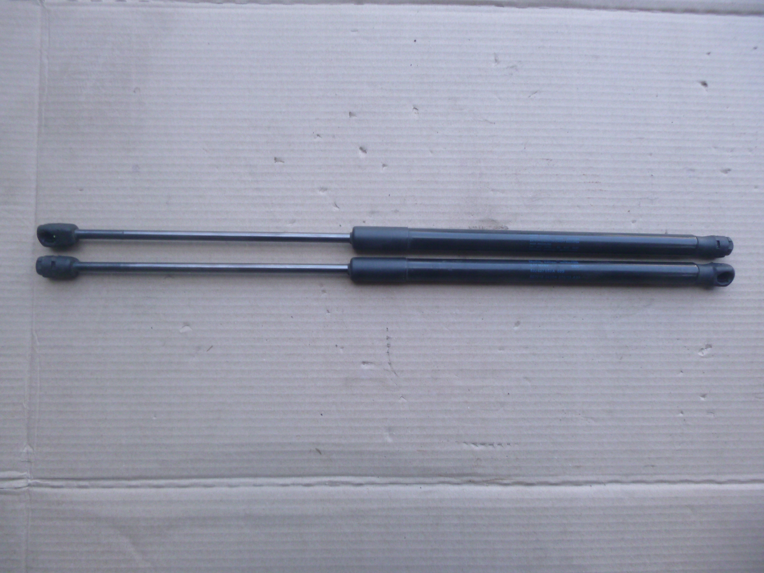 амортизатор багажника шкода