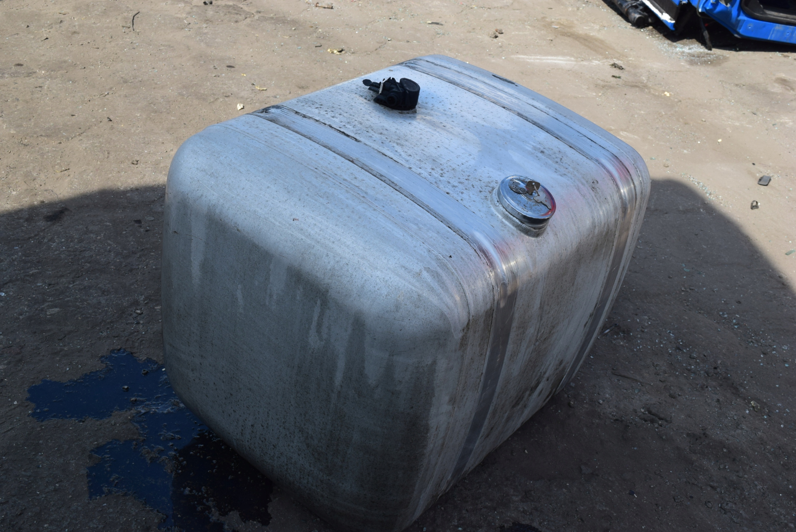 Топливный бак мб актрос 1844. Бак мерседес мл w164. Бак топливный мерседес актрос 300 литров. Бак мерседес атего. 2.